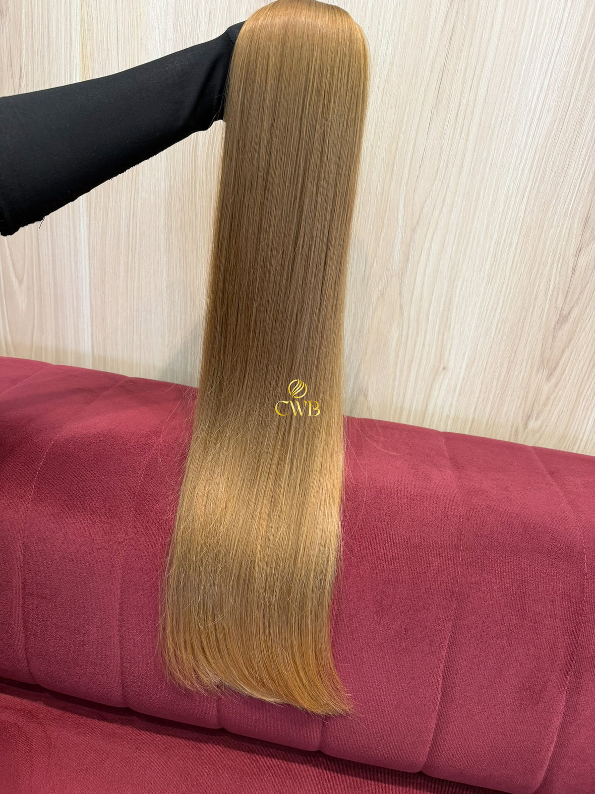 Detalhe do cabelo loiro claro liso 72cm — CWB Cabelos raridade