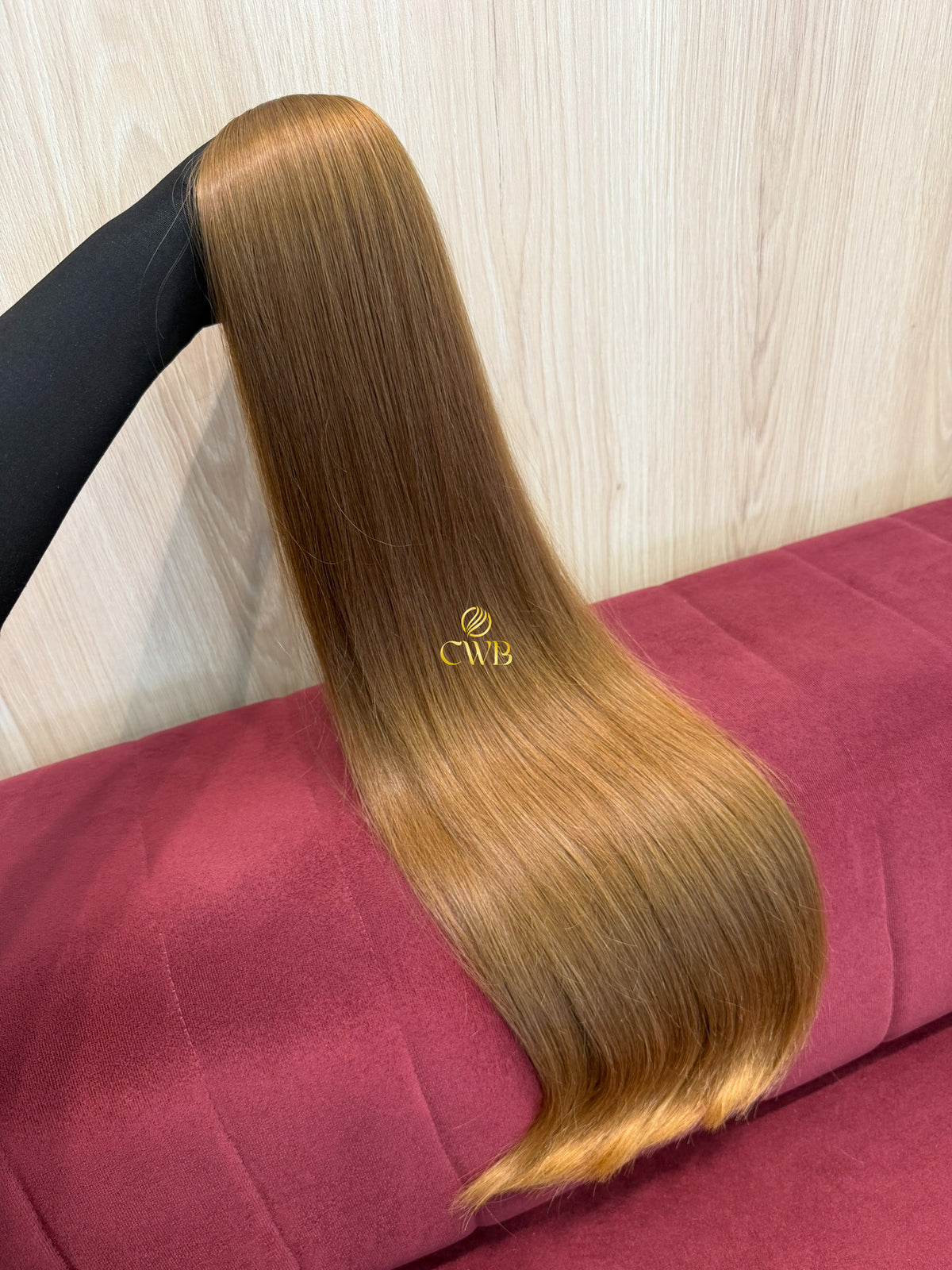 Detalhe do cabelo loiro claro liso 75cm — CWB Cabelos