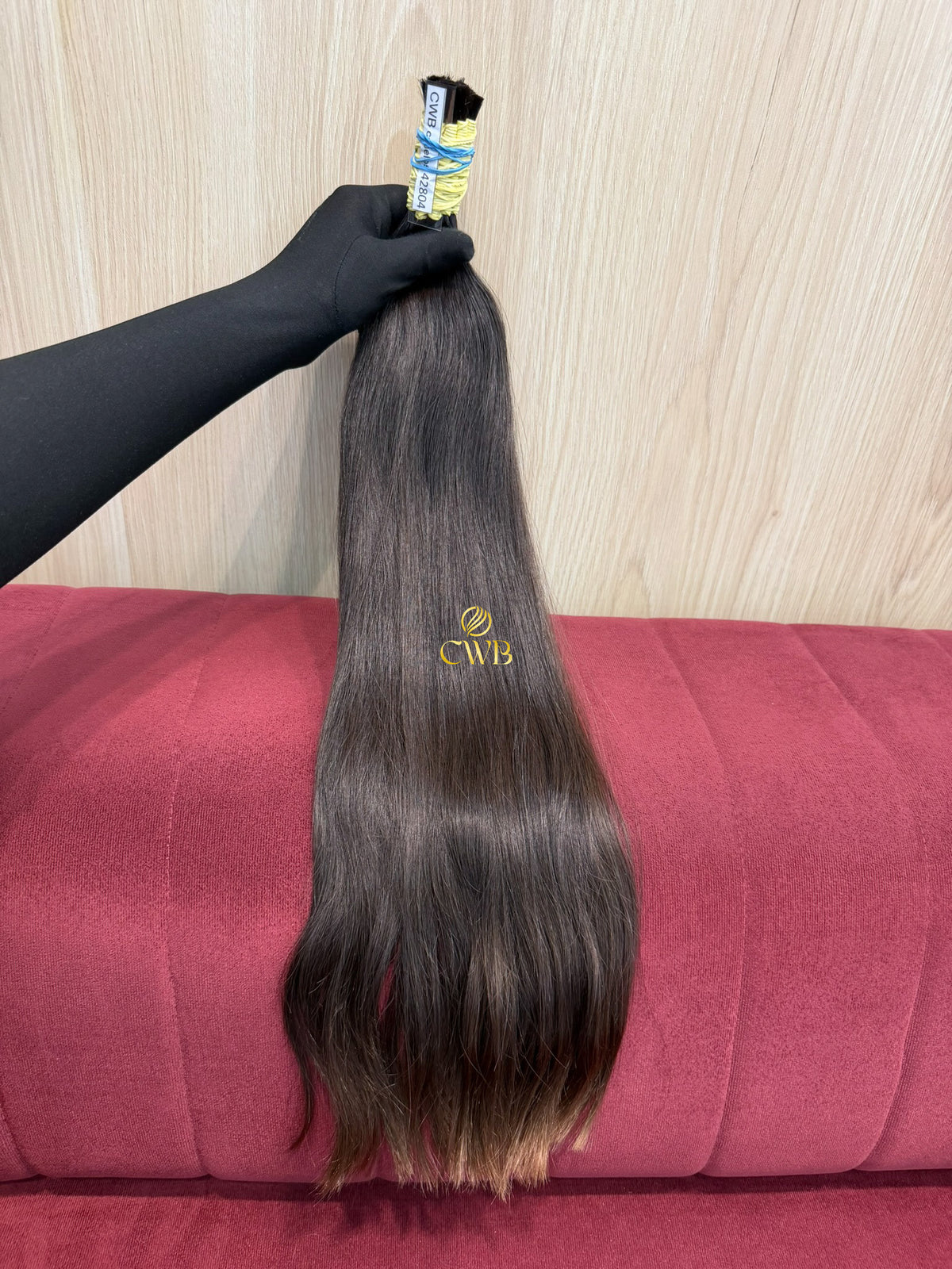 Cabelo castanho médio 60cm sendo medido — 144g brasileiro do Sul