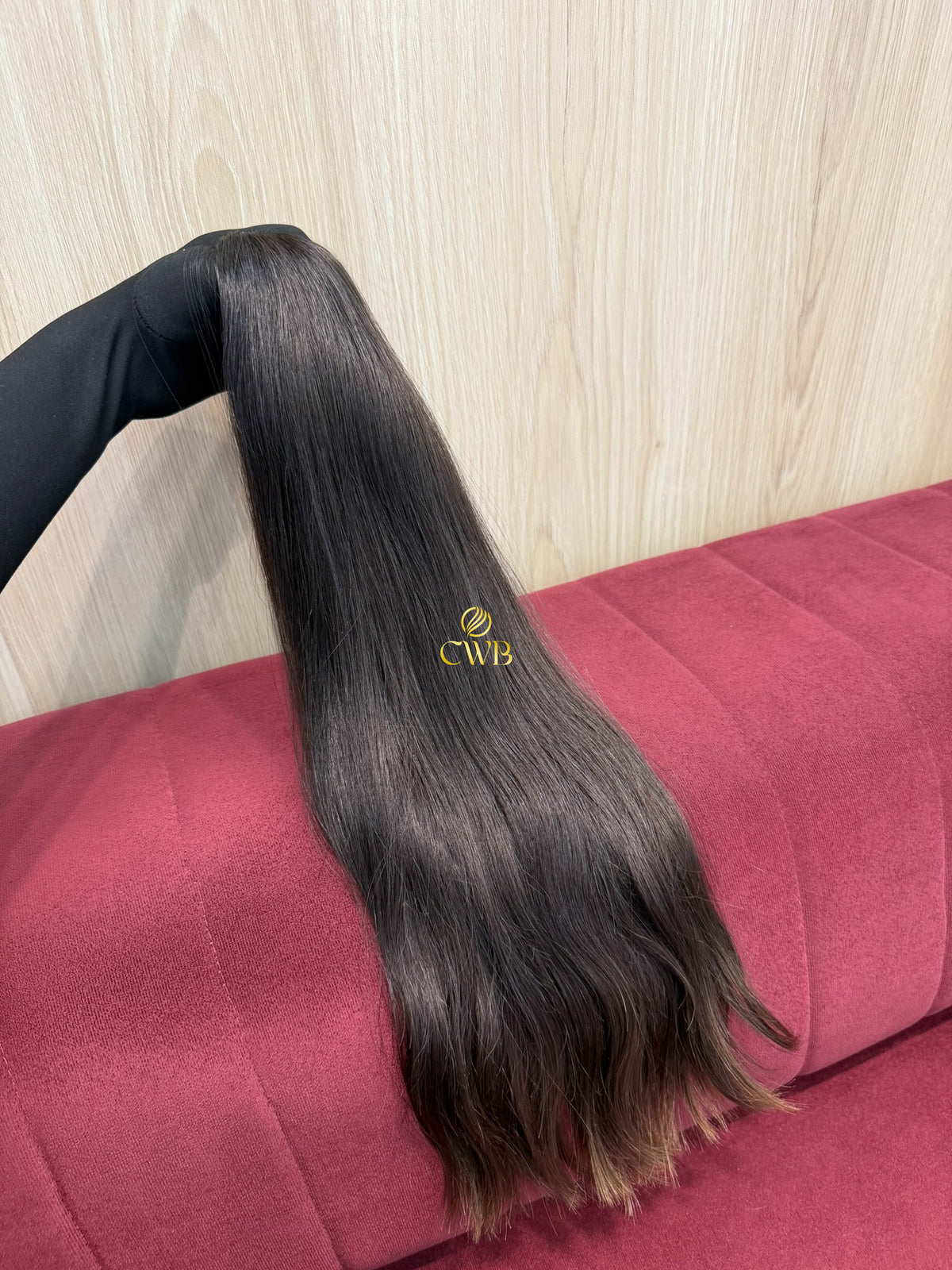 Detalhe do cabelo castanho médio ondulado 60cm — CWB Cabelos