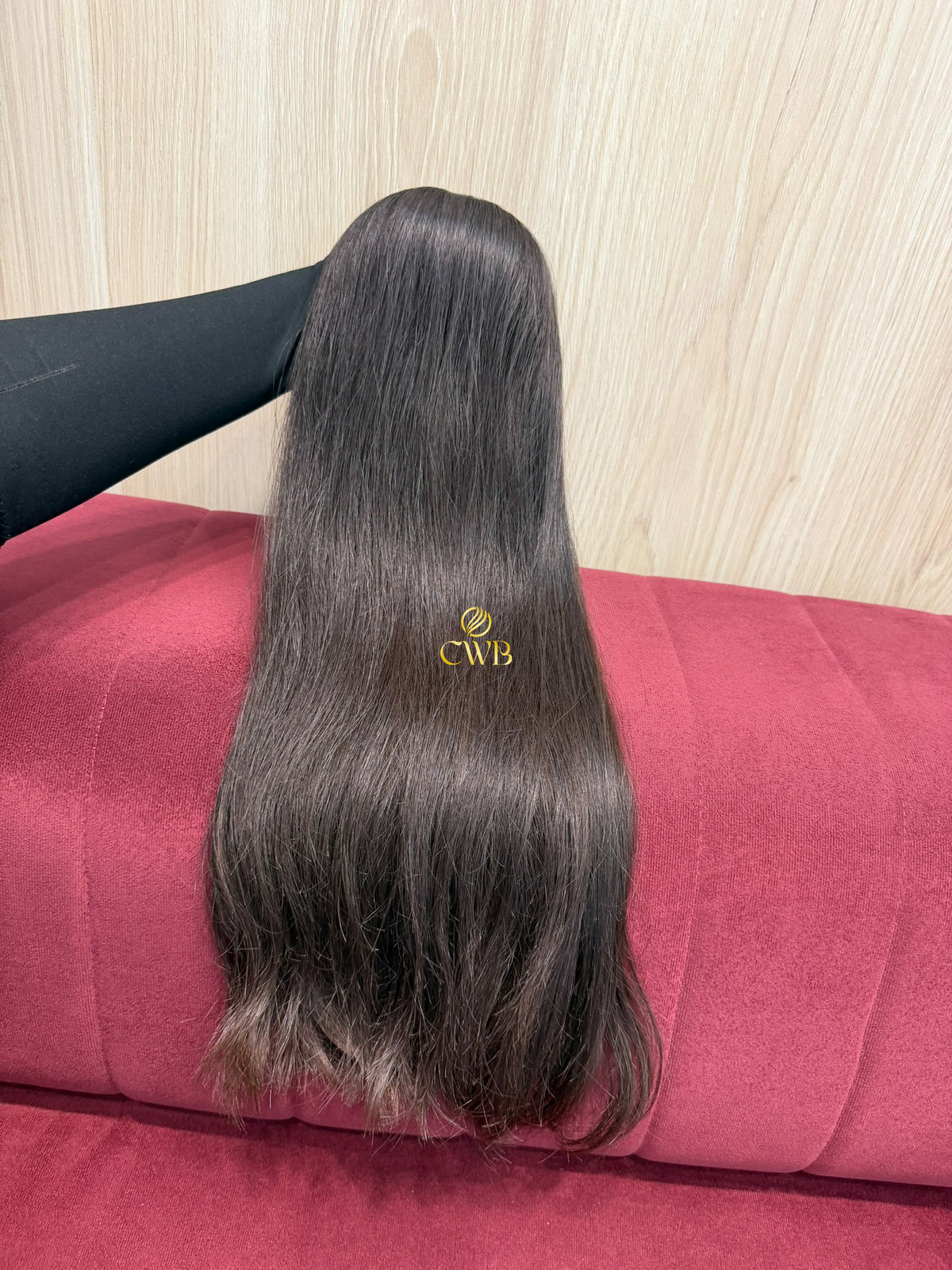 Detalhe do cabelo castanho médio ondulado 59cm — CWB Cabelos