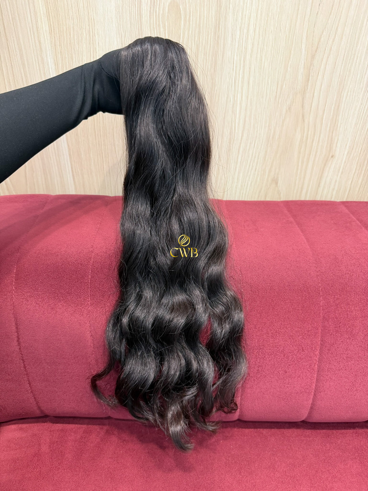Cabelo humano natural castanho escuro ondulado 59cm 91g — mega hair peça única CWB, vista de trás