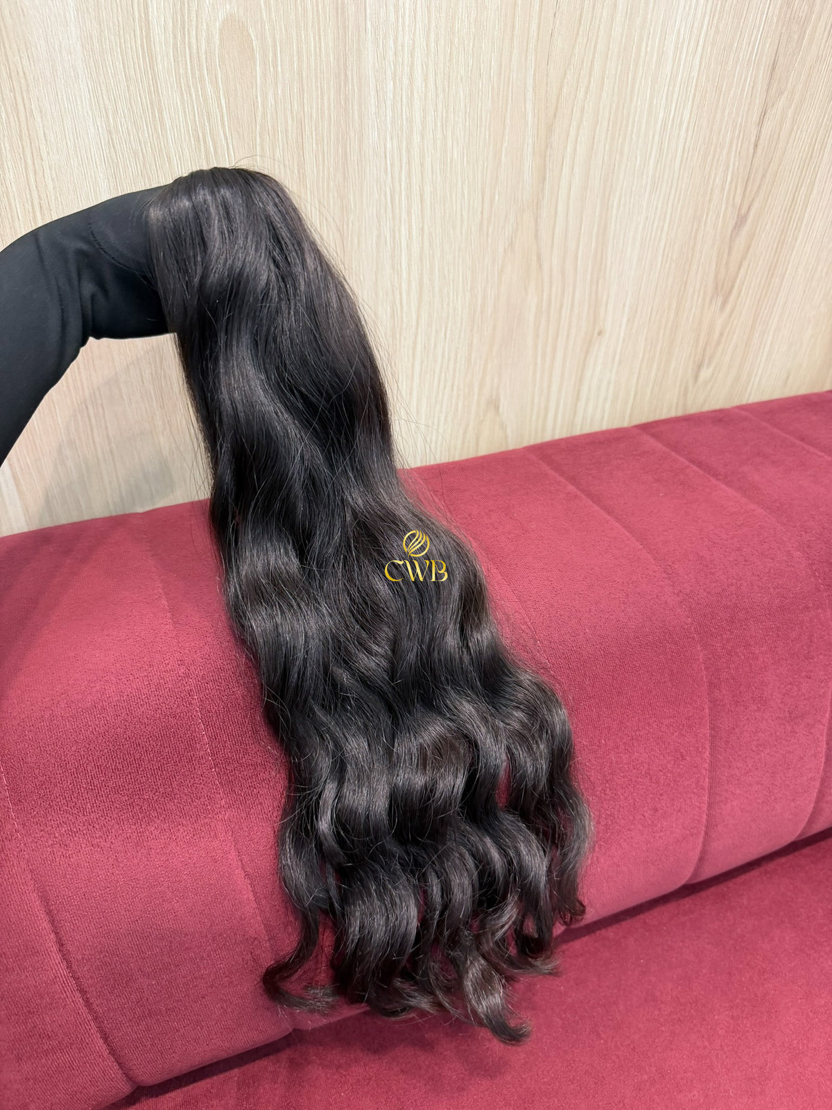 Detalhe do cabelo castanho escuro ondulado 59cm — CWB Cabelos