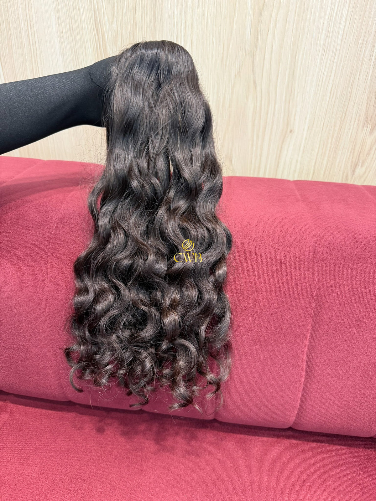 Cabelo humano natural castanho escuro ondulado 49cm 91g — mega hair peça única CWB, vista de trás