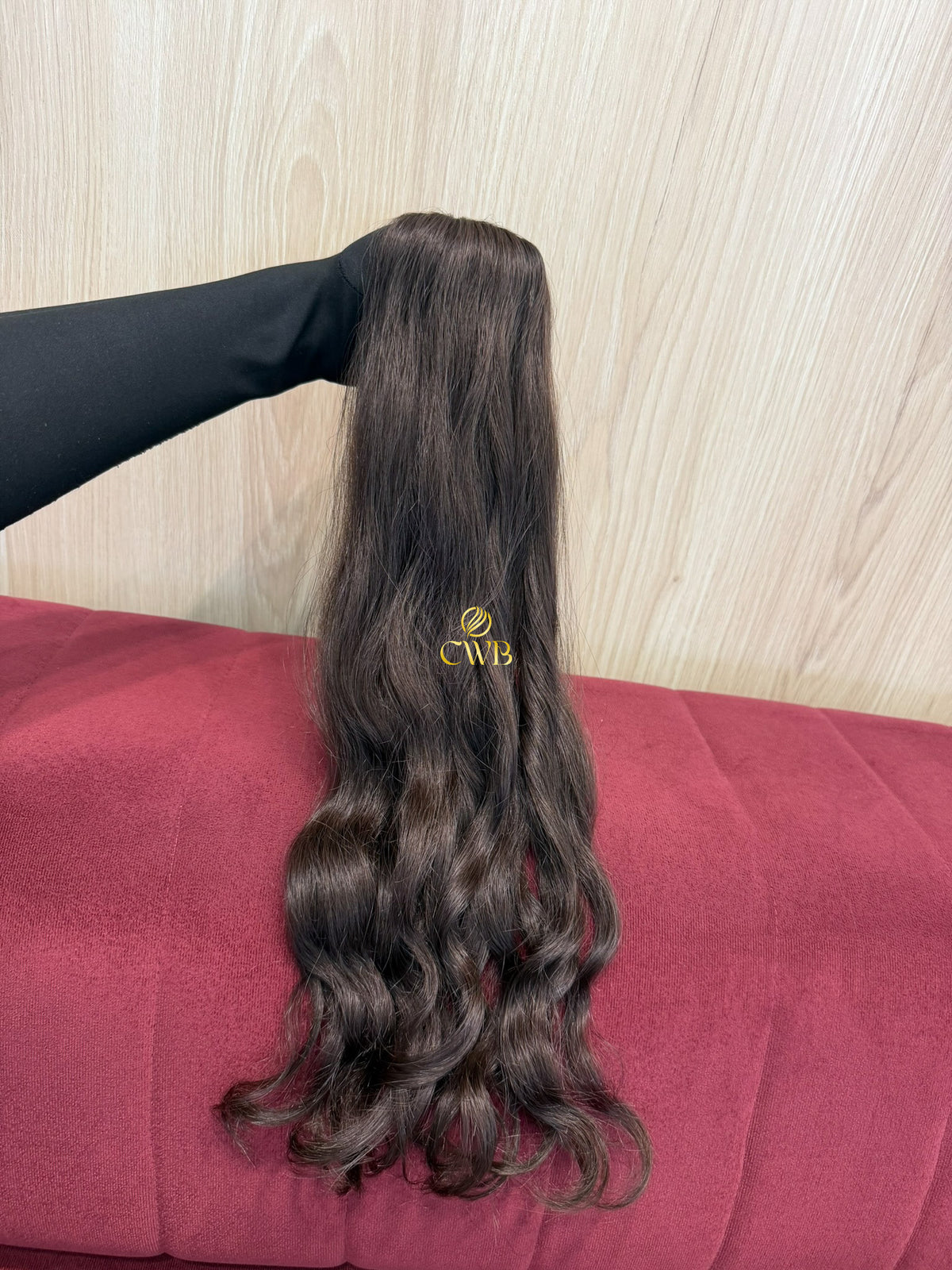 Cabelo humano natural castanho médio ondulado 57cm 74g — mega hair peça única CWB, vista de trás