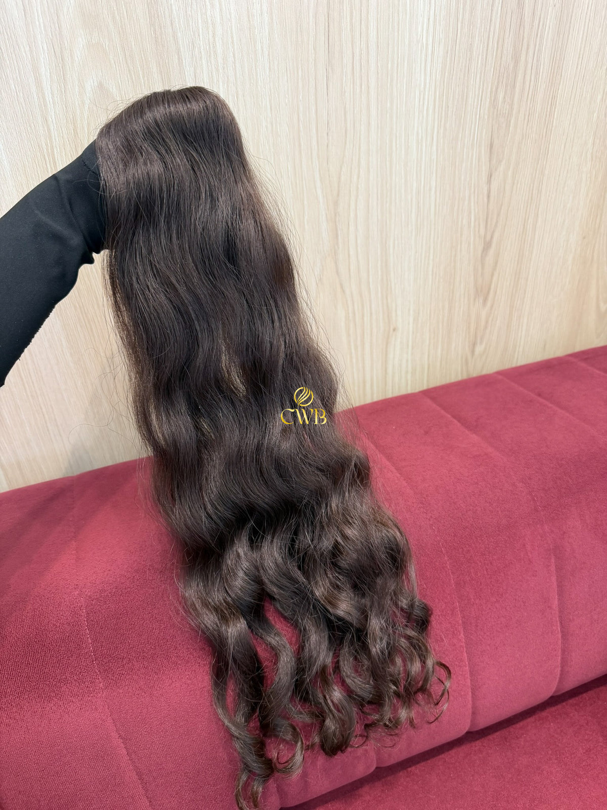 Cabelo humano natural castanho médio ondulado 63cm 90g — mega hair peça única CWB, vista de trás