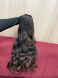 Cabelo humano natural castanho escuro ondulado 55cm 101g — mega hair peça única CWB, vista de trás