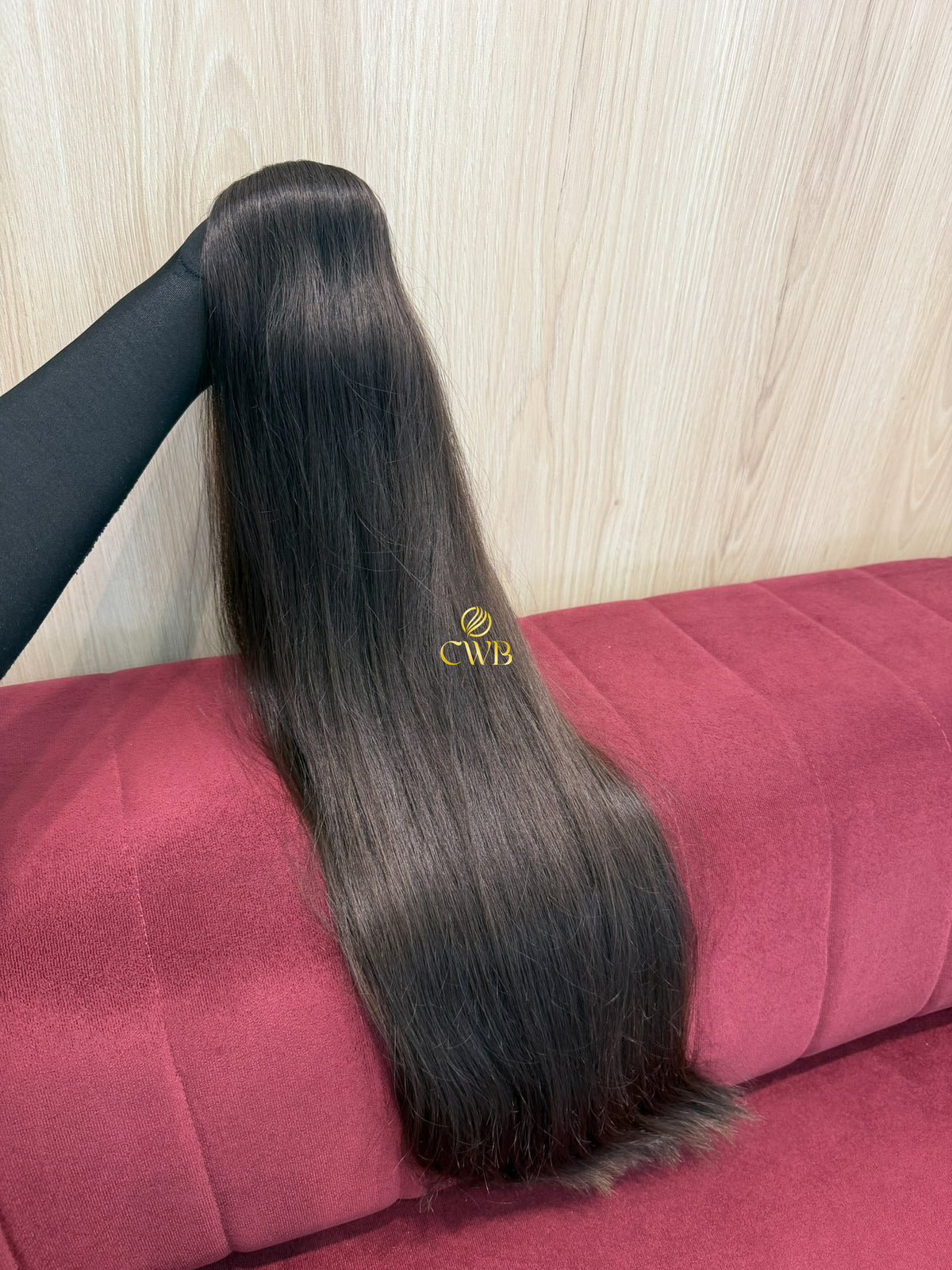 Detalhe do cabelo castanho médio liso 75cm — CWB Cabelos