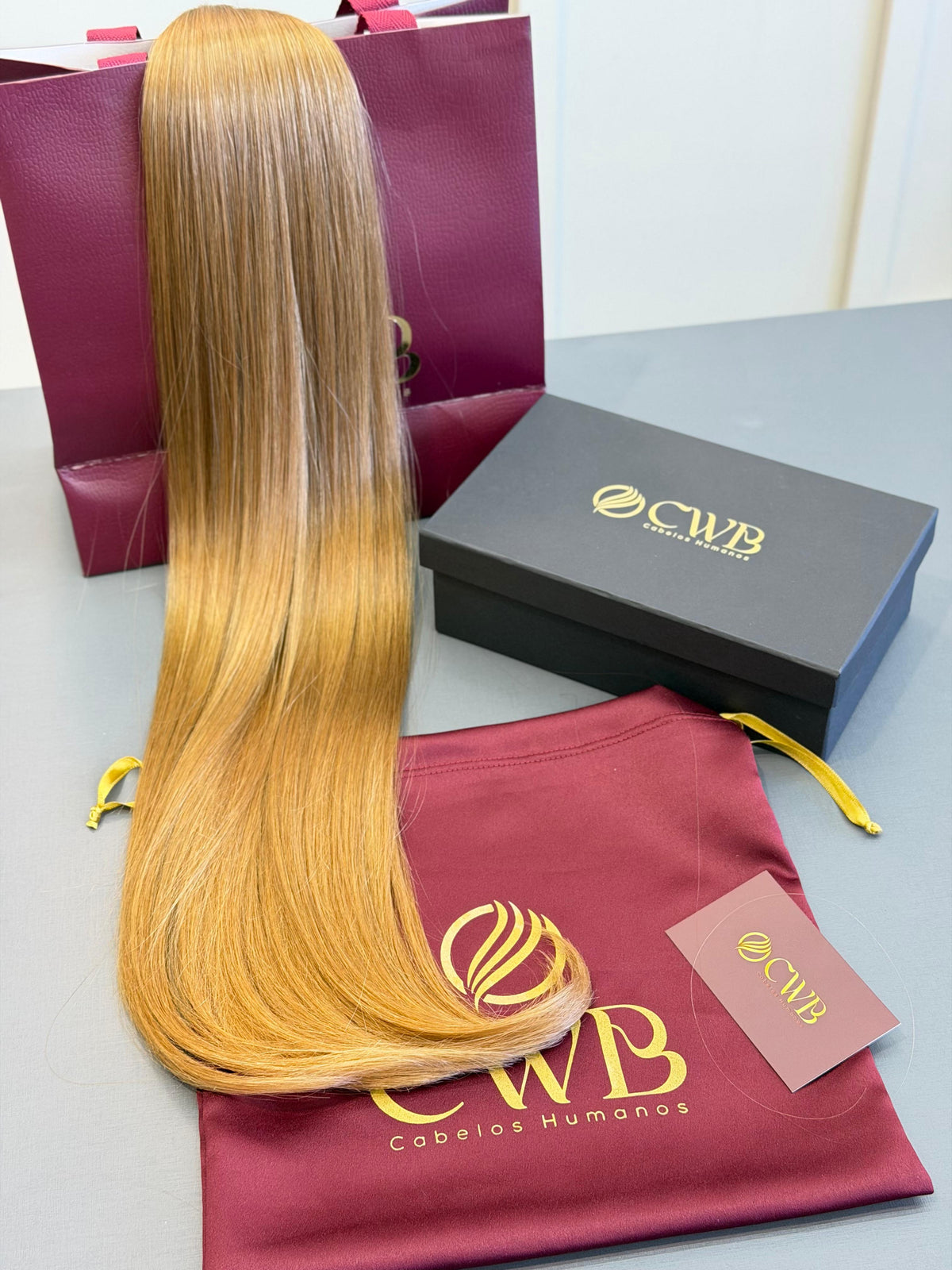 Cabelo humano natural loiro claro liso 75cm 162g — mega hair peça única CWB, vista de trás