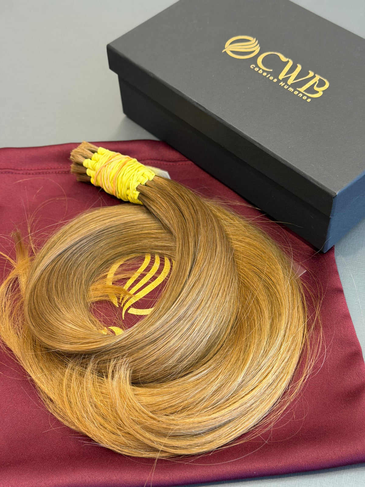 Detalhe do cabelo loiro claro liso 75cm — CWB Cabelos raridade