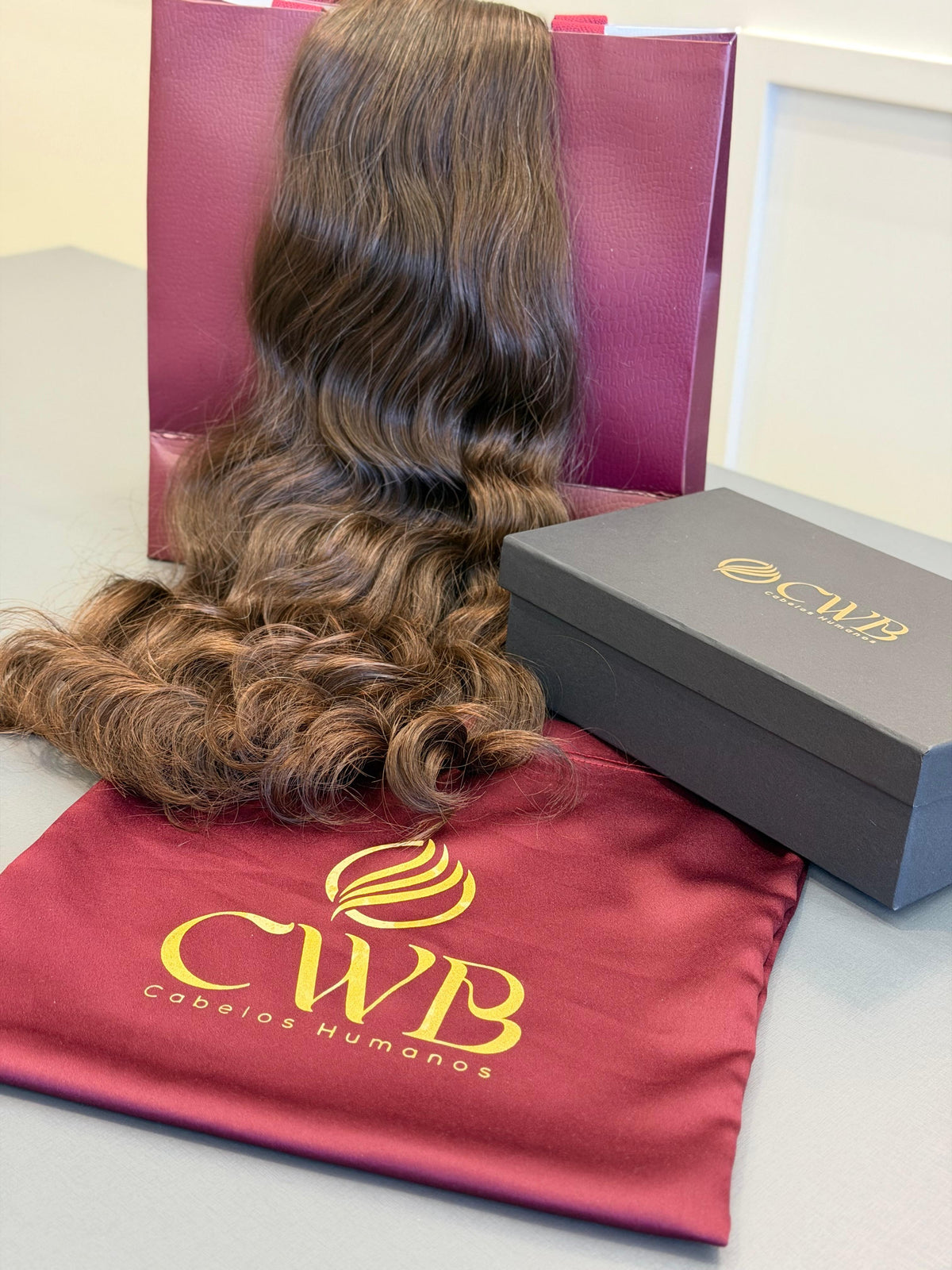 Cabelo humano natural castanho claro ondulado 58cm 105g — mega hair peça única CWB, vista de trás