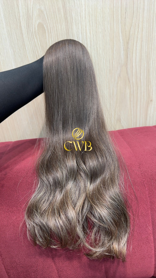 Cabelo humano natural castanho claro ondulado 55cm 94g — mega hair peça única CWB, vista de trás