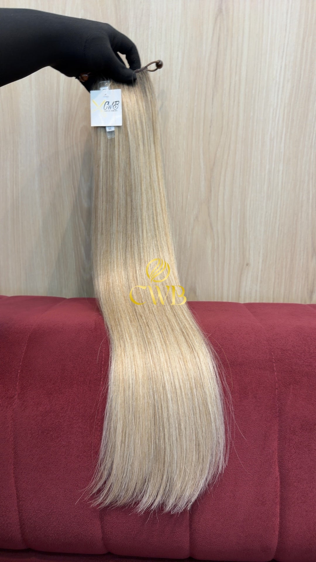 Cabelo humano natural loiro descolorido liso 61cm 104g — mega hair peça única CWB, vista de trás
