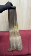 Cabelo humano natural loiro descolorido liso 61cm 101g — mega hair peça única CWB, vista de trás