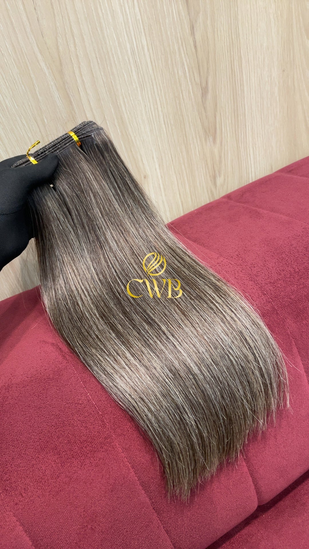 Detalhe do cabelo loiro descolorido liso 39cm — CWB Cabelos