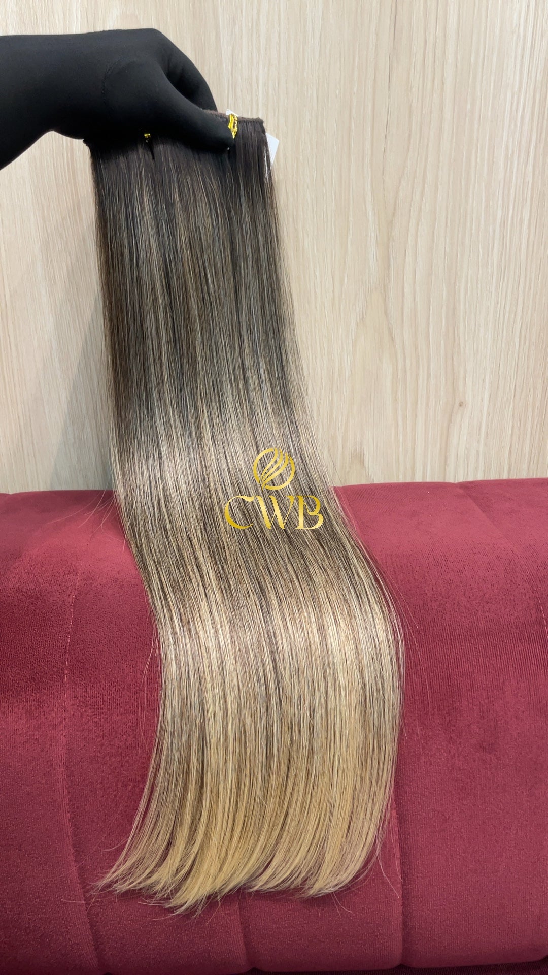 Cabelo humano natural loiro descolorido liso 60cm 96g — mega hair peça única CWB, vista de trás