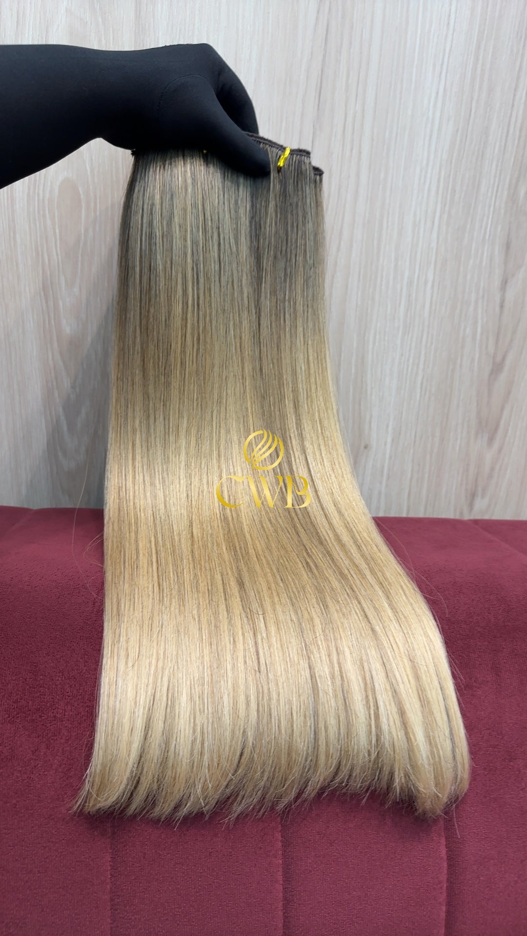 Cabelo humano natural loiro descolorido liso 50cm 127g — mega hair peça única CWB, vista de trás
