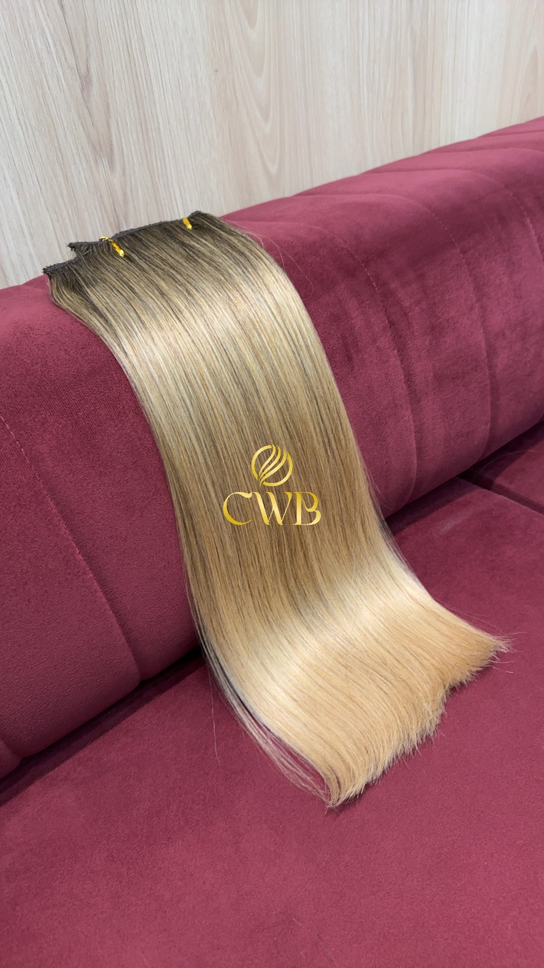 Cabelo loiro descolorido 50cm sendo medido — 127g brasileiro do Sul