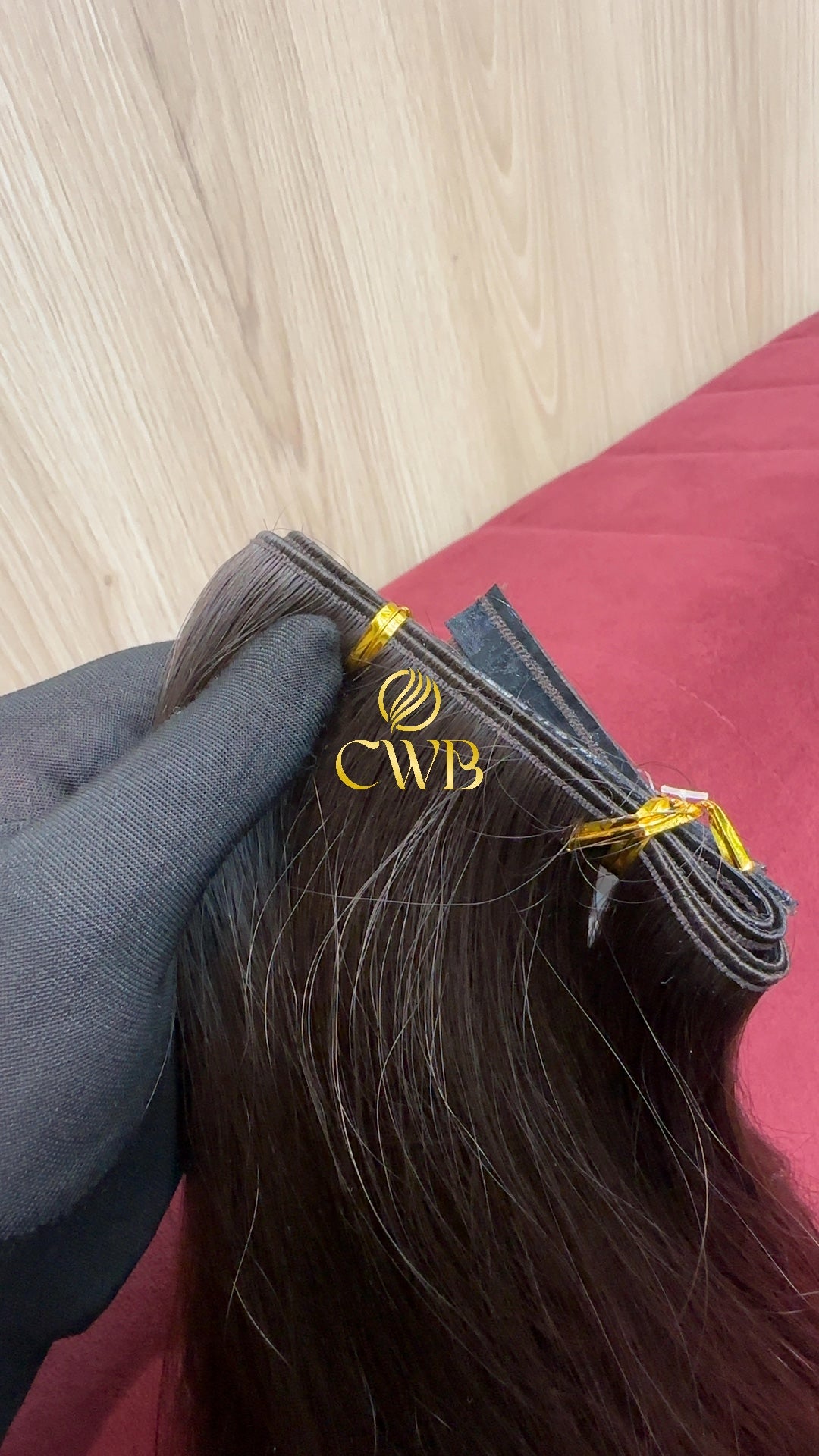 Textura do mega hair loiro escuro ondulado natural CWB — peça única