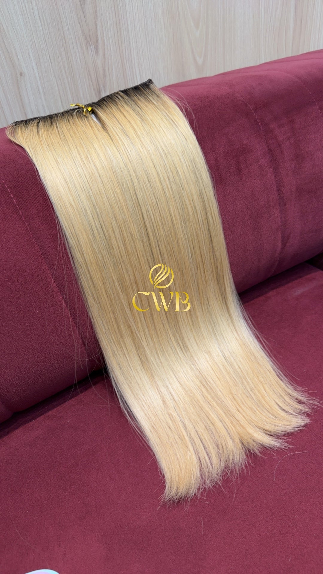 Cabelo loiro descolorido 50cm sendo medido — 147g brasileiro do Sul