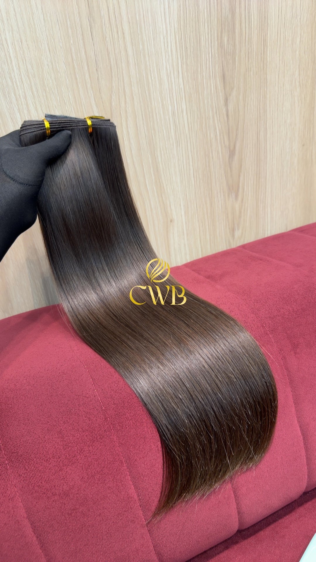 Detalhe do cabelo loiro escuro liso 48cm — CWB Cabelos
