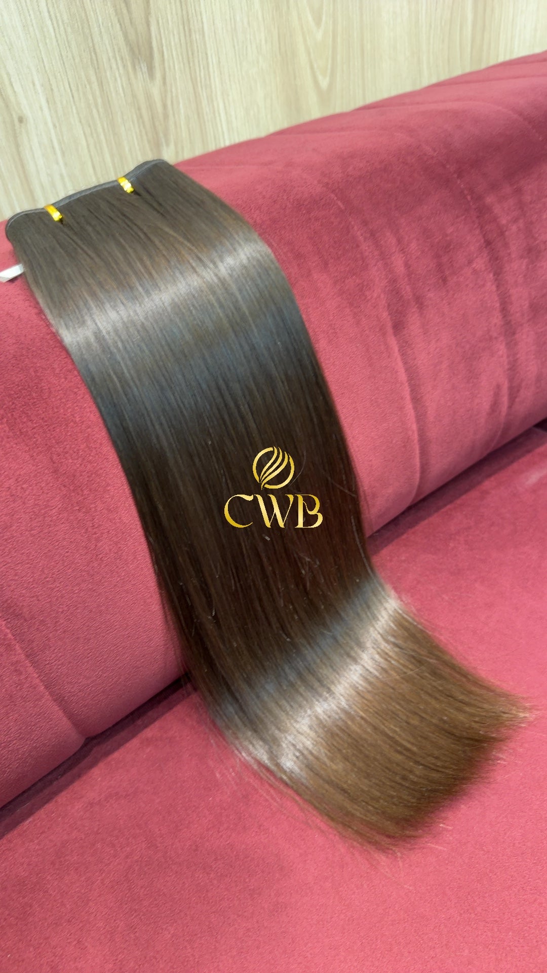 Cabelo loiro escuro 48cm sendo medido — 127g brasileiro do Sul