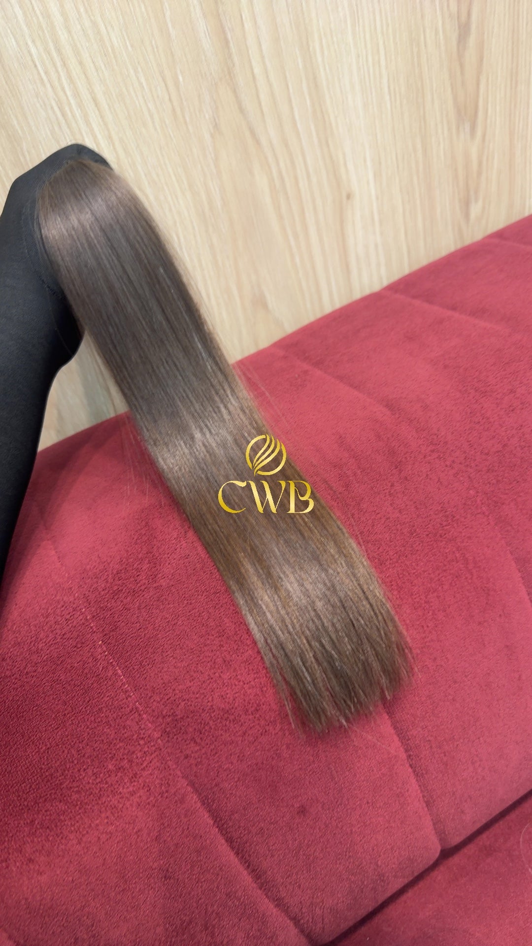 Detalhe do cabelo loiro escuro liso 40cm — CWB Cabelos