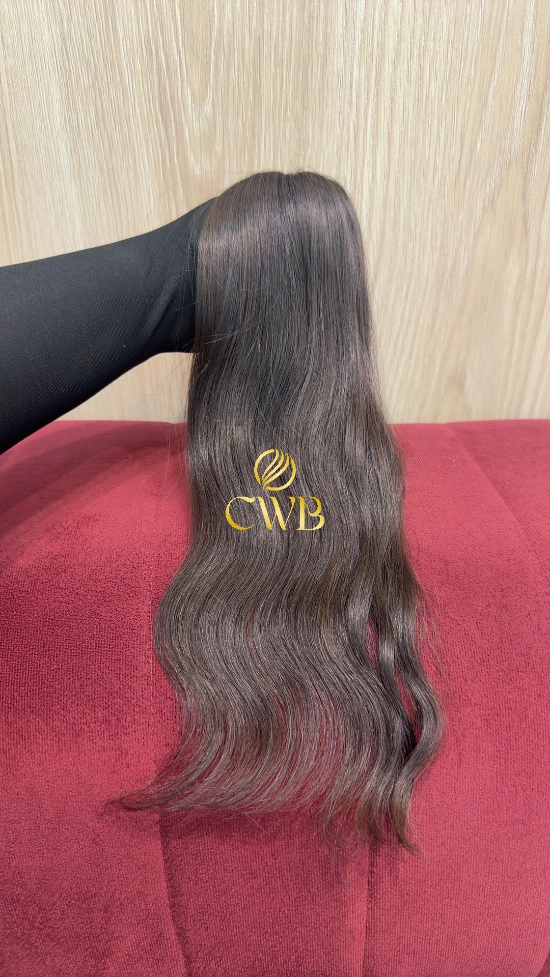 Cabelo castanho médio 42cm sendo medido — 31g brasileiro do Sul