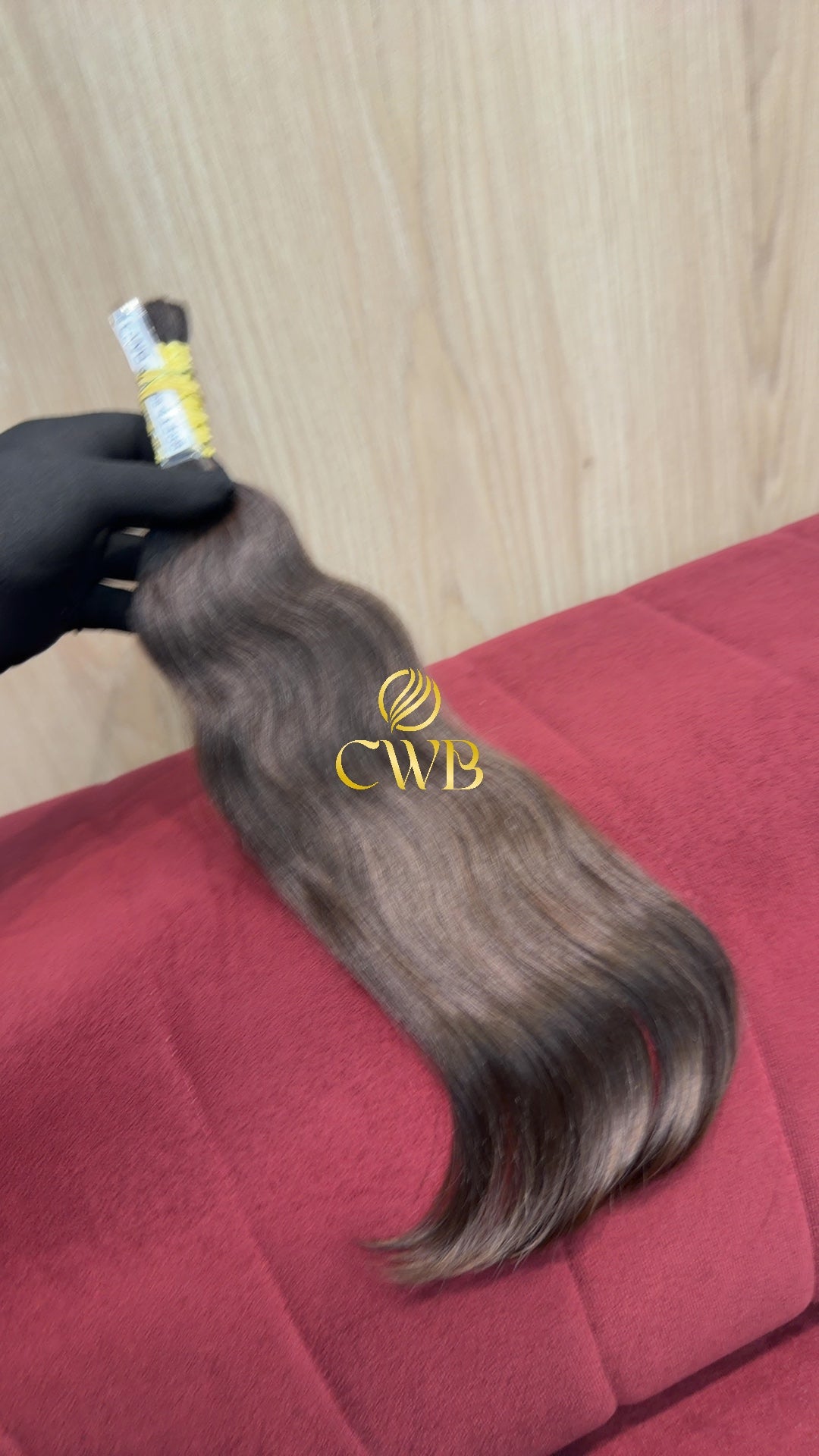 Textura do mega hair castanho claro liso natural CWB — peça única