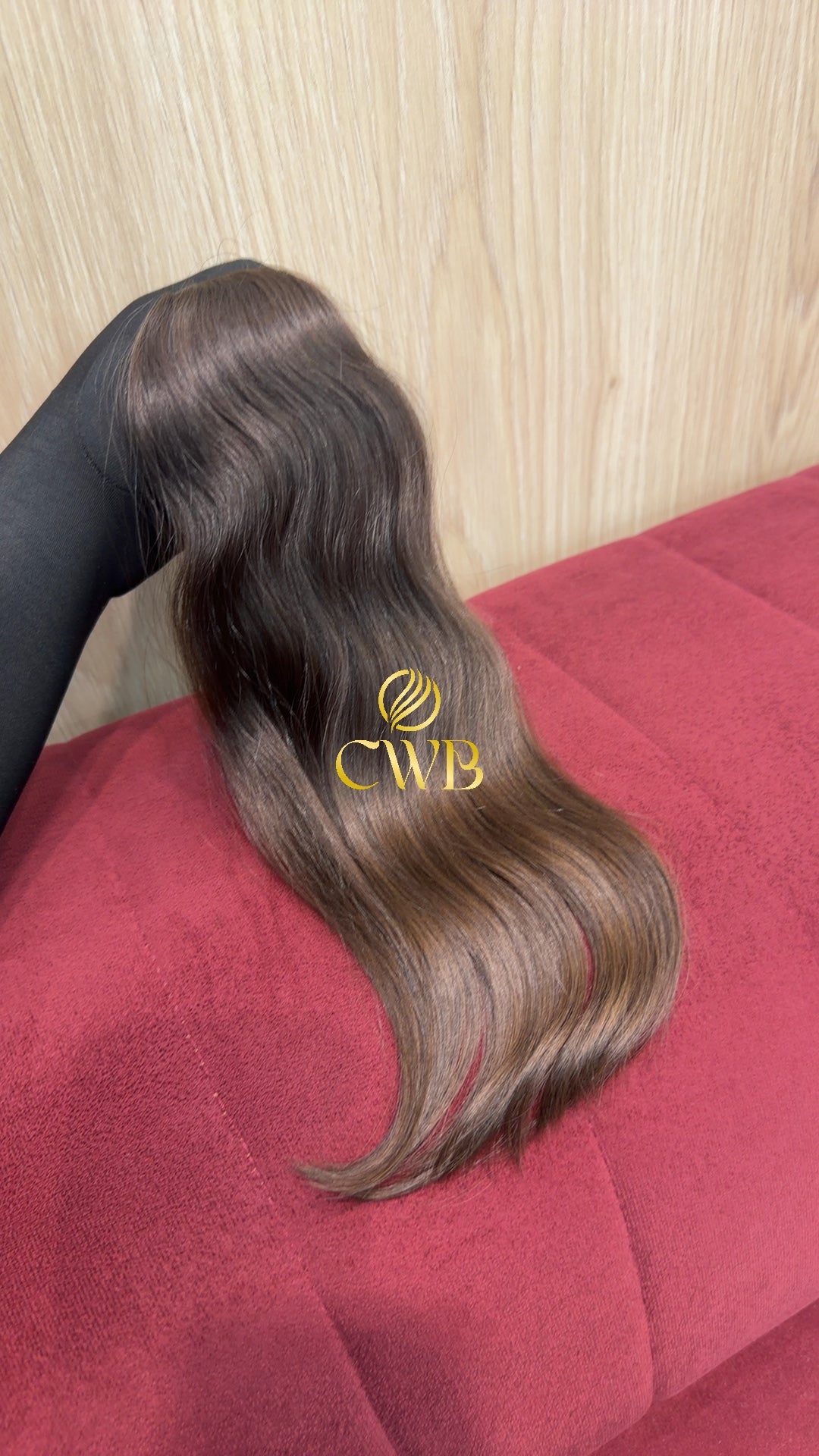 Detalhe do cabelo castanho claro liso 41cm — CWB Cabelos