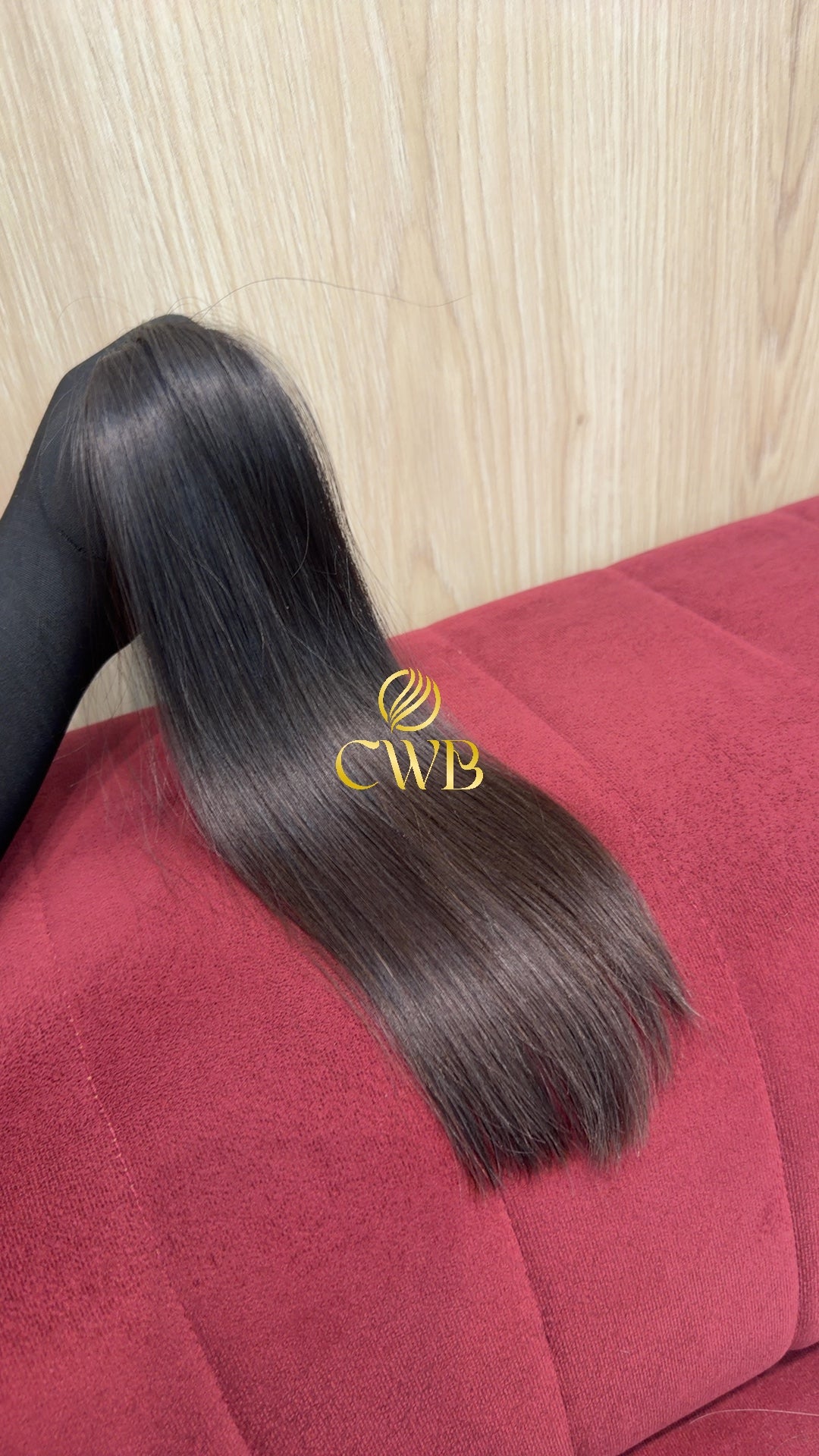 Detalhe do cabelo castanho médio liso 41cm — CWB Cabelos