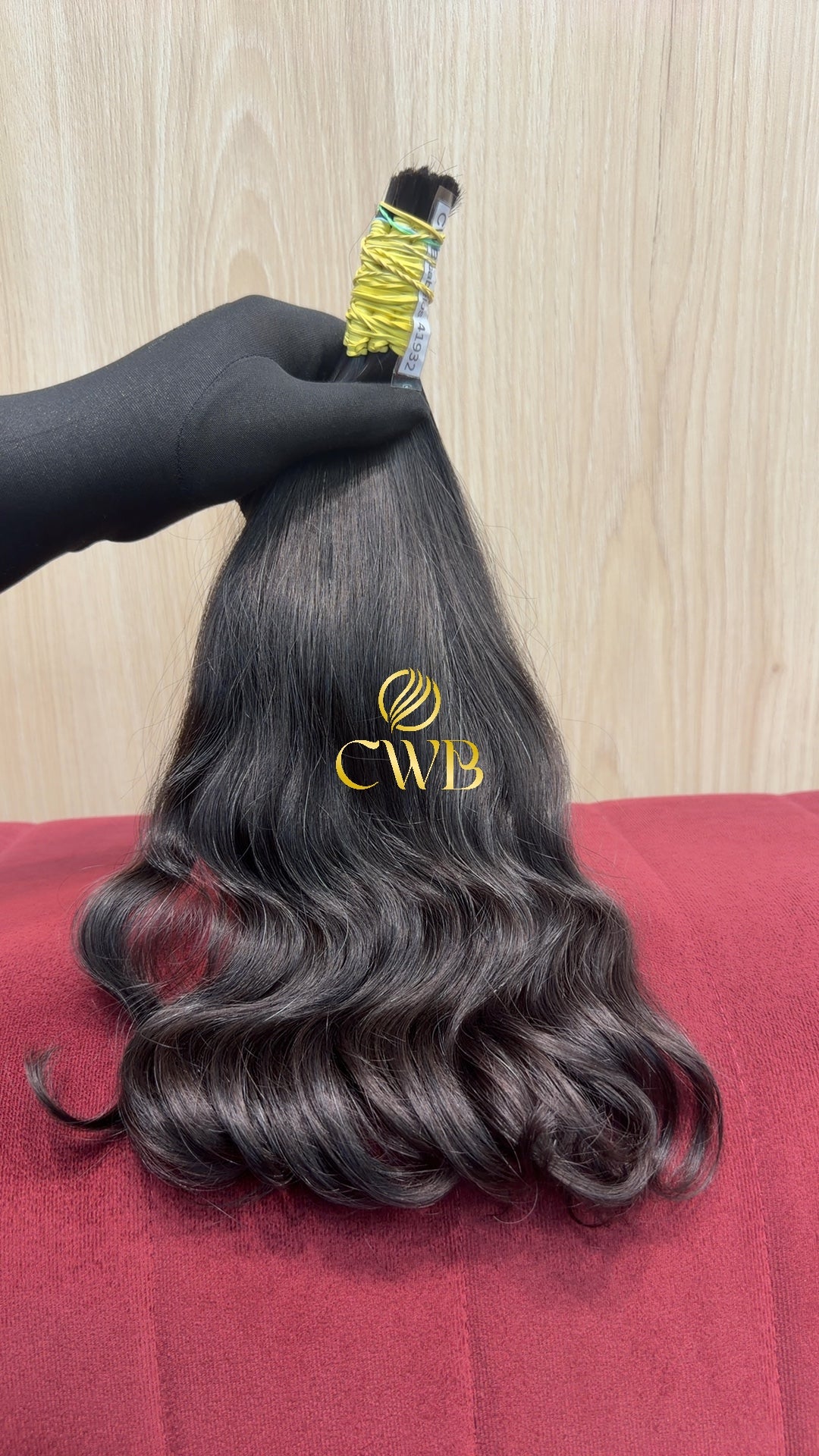 Cabelo castanho escuro 40cm sendo medido — 121g brasileiro do Sul