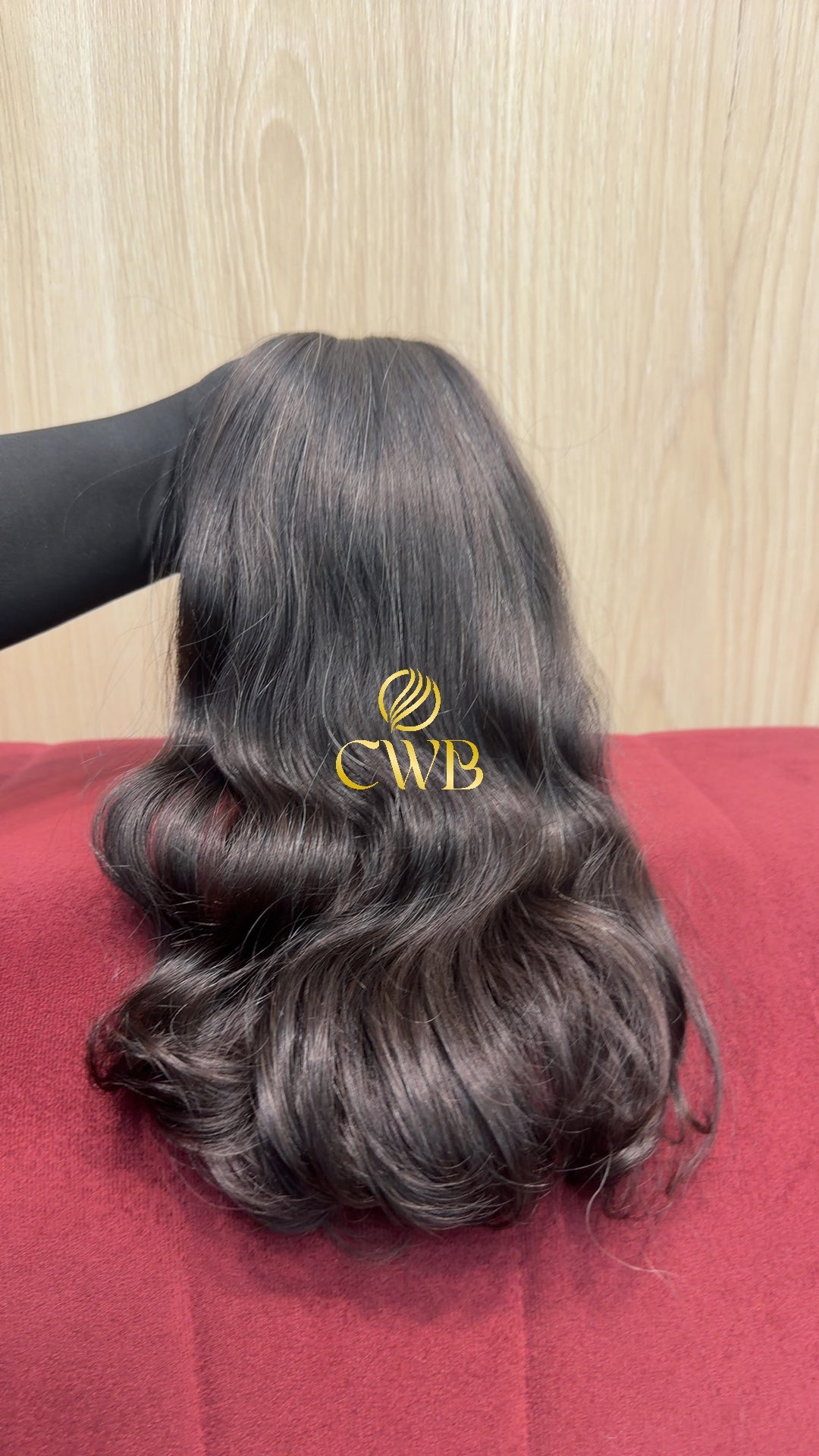 Cabelo humano natural castanho escuro ondulado 40cm 121g — mega hair peça única CWB, vista de trás