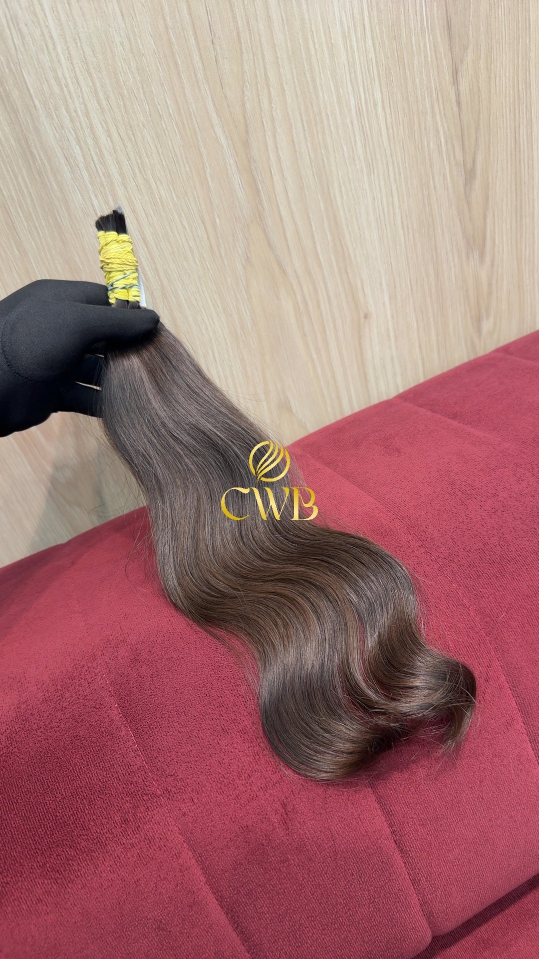 Textura do mega hair castanho claro ondulado natural CWB — peça única