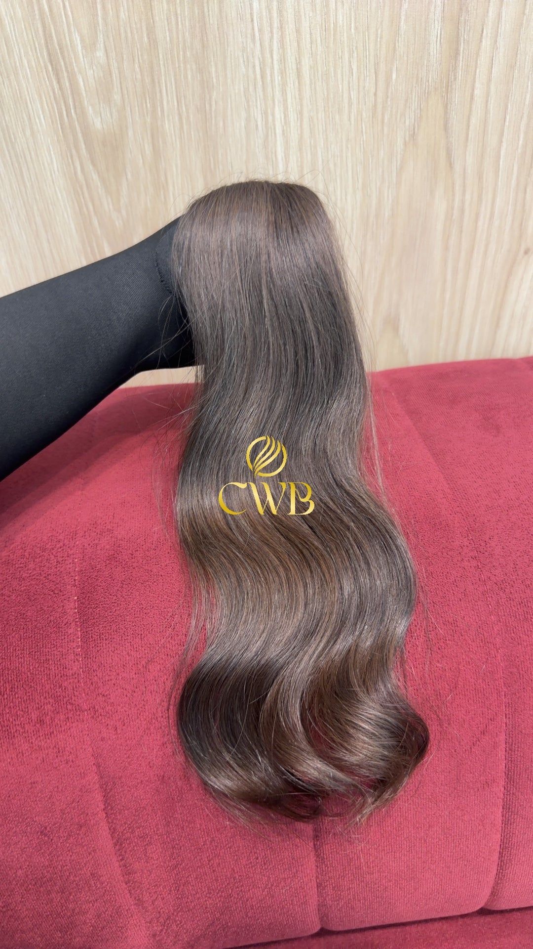Cabelo humano natural castanho claro ondulado 42cm 42g — mega hair peça única CWB, vista de trás