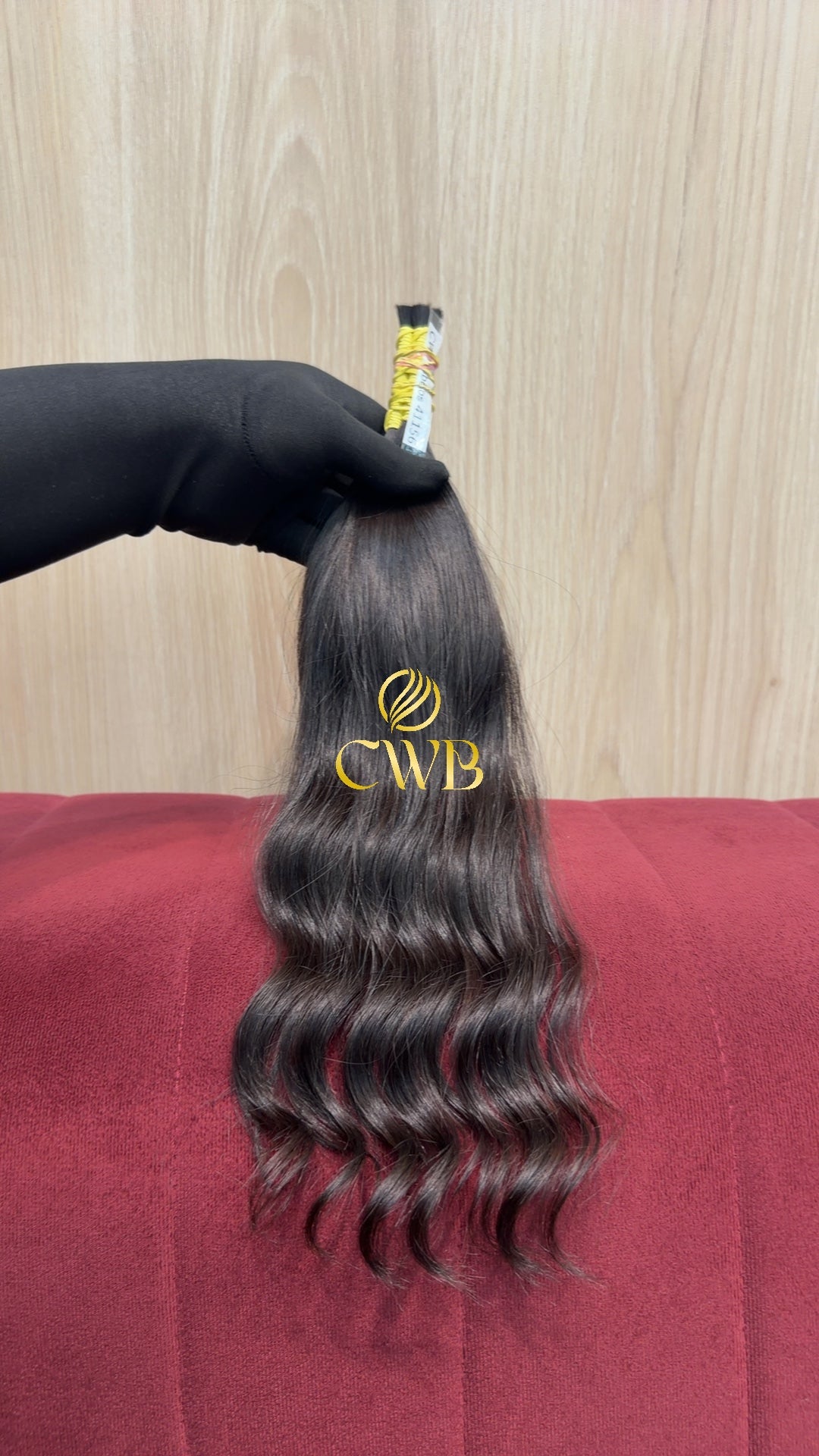 Cabelo castanho escuro 38cm sendo medido — 37g brasileiro do Sul