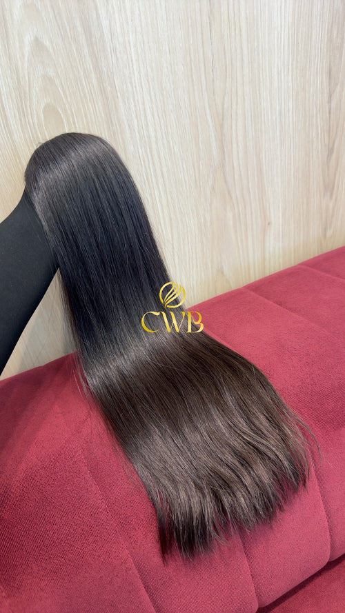 Detalhe do cabelo castanho escuro liso 55cm — CWB Cabelos