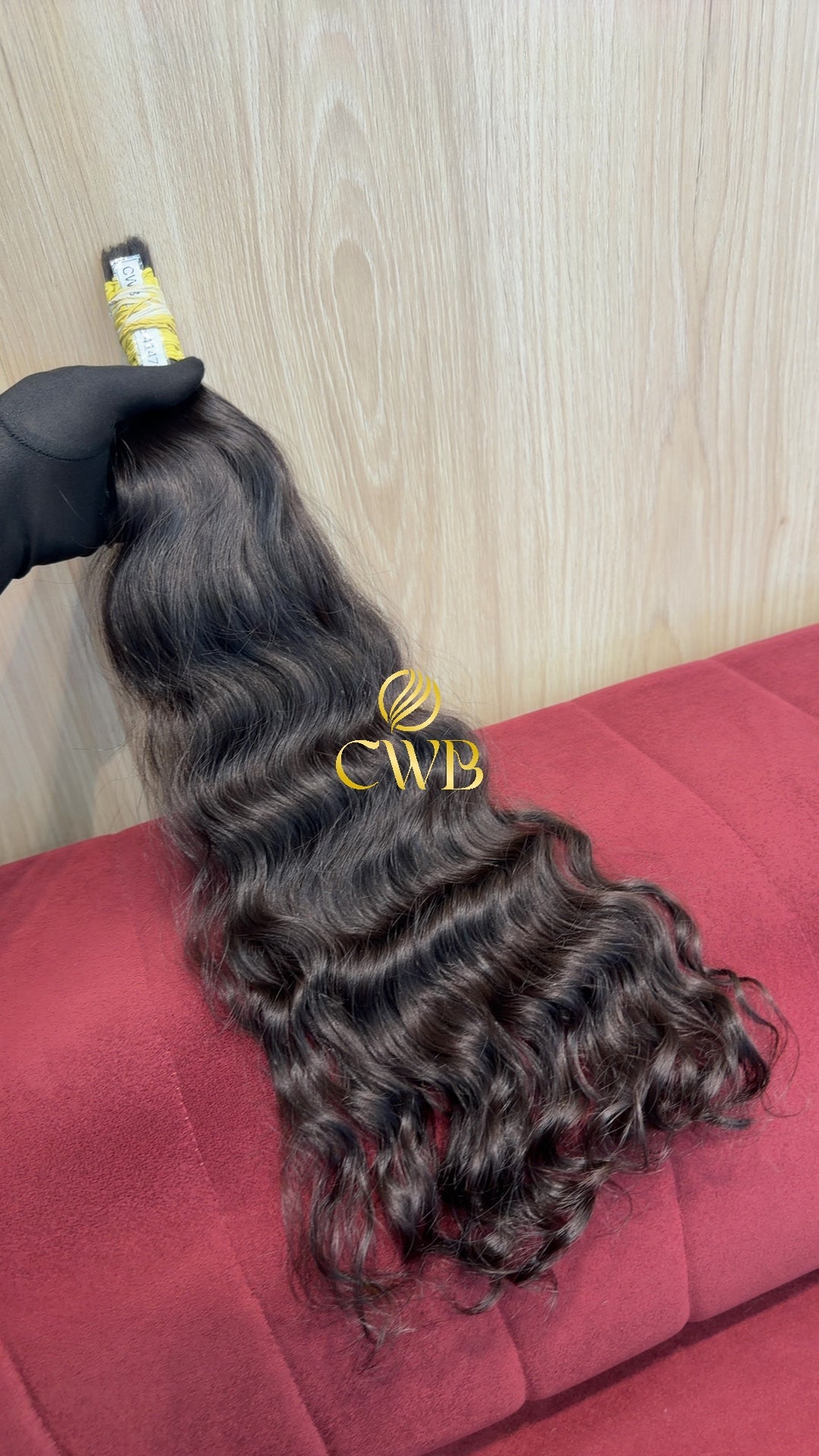 Textura do mega hair castanho escuro ondulado natural CWB — peça única