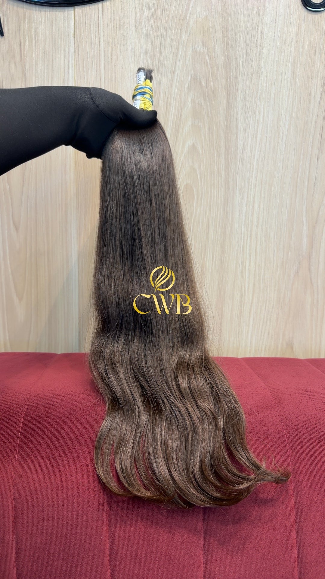 Cabelo castanho claro 60cm sendo medido — 123g brasileiro do Sul
