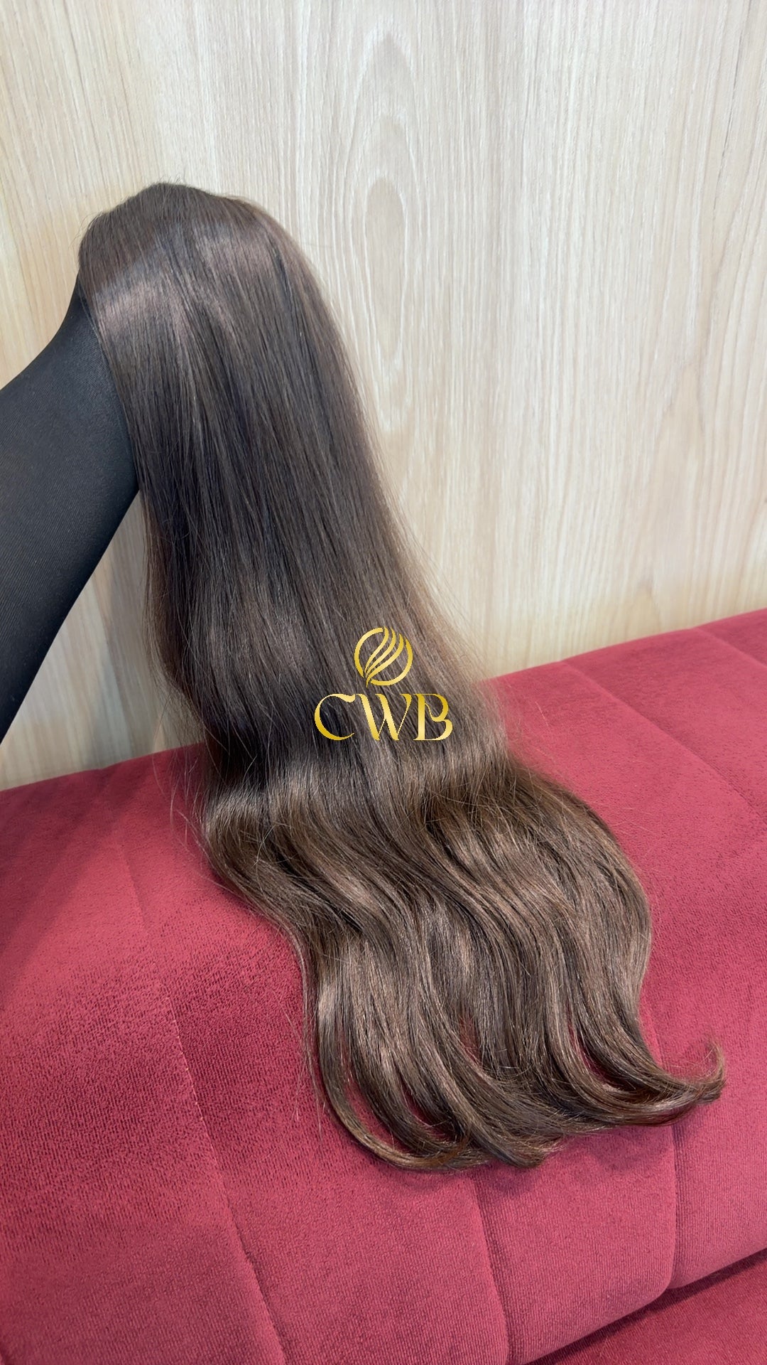 Detalhe do cabelo castanho claro ondulado 60cm — CWB Cabelos