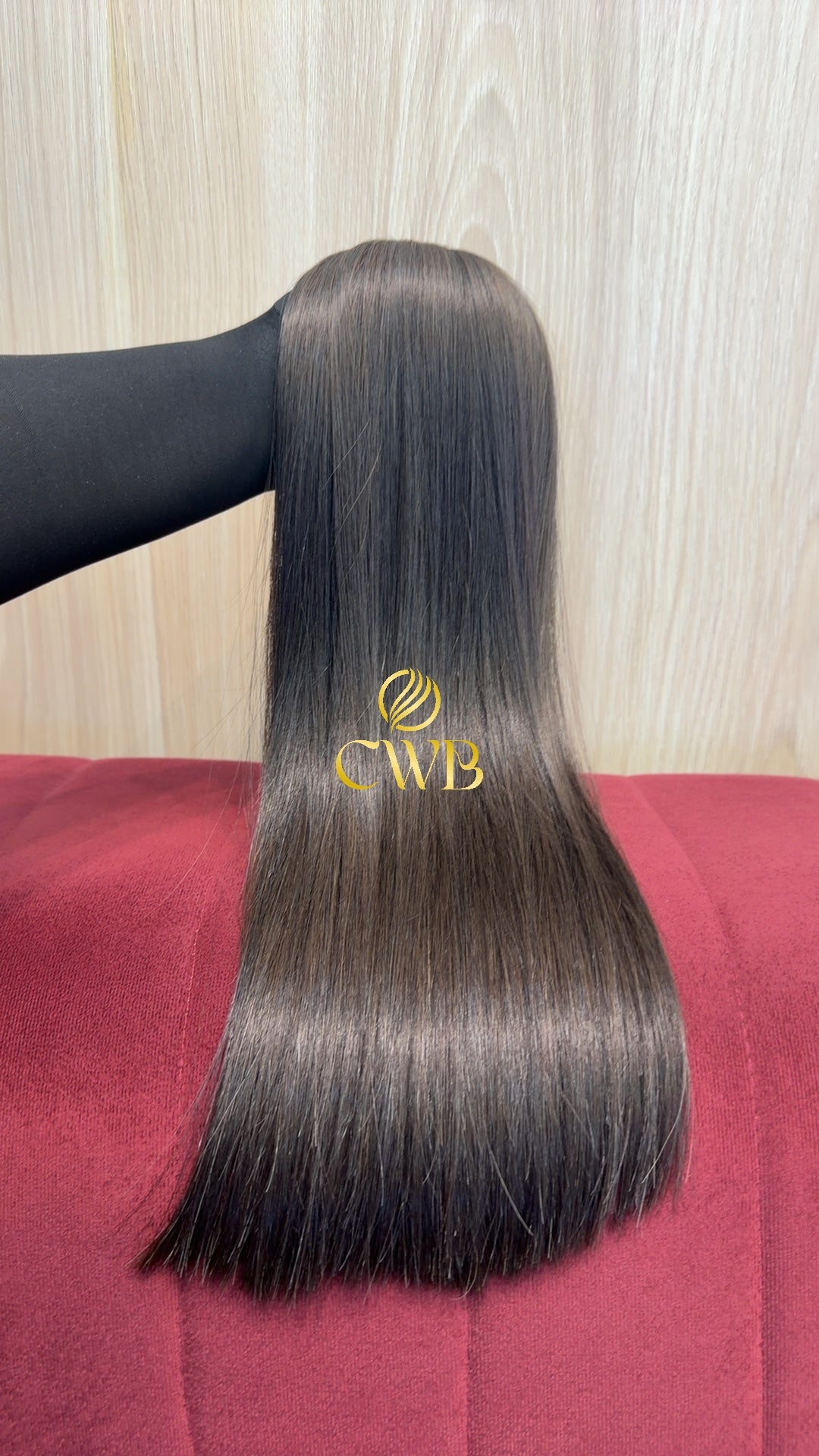 Cabelo castanho claro 57cm sendo medido — 134g brasileiro do Sul