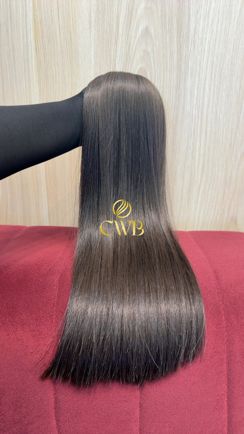 Cabelo castanho claro 57cm sendo medido — 134g brasileiro do Sul