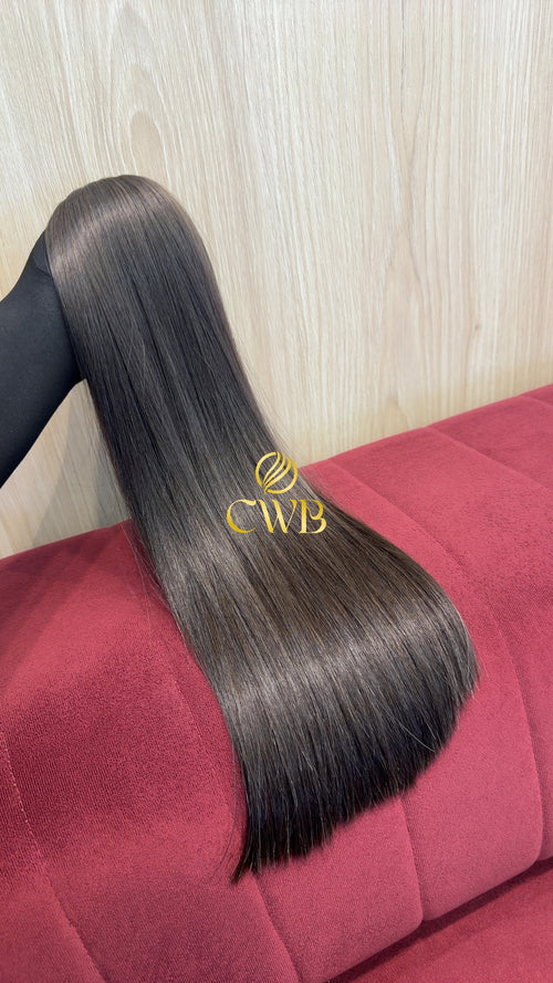 Textura do mega hair castanho claro liso natural CWB — peça única