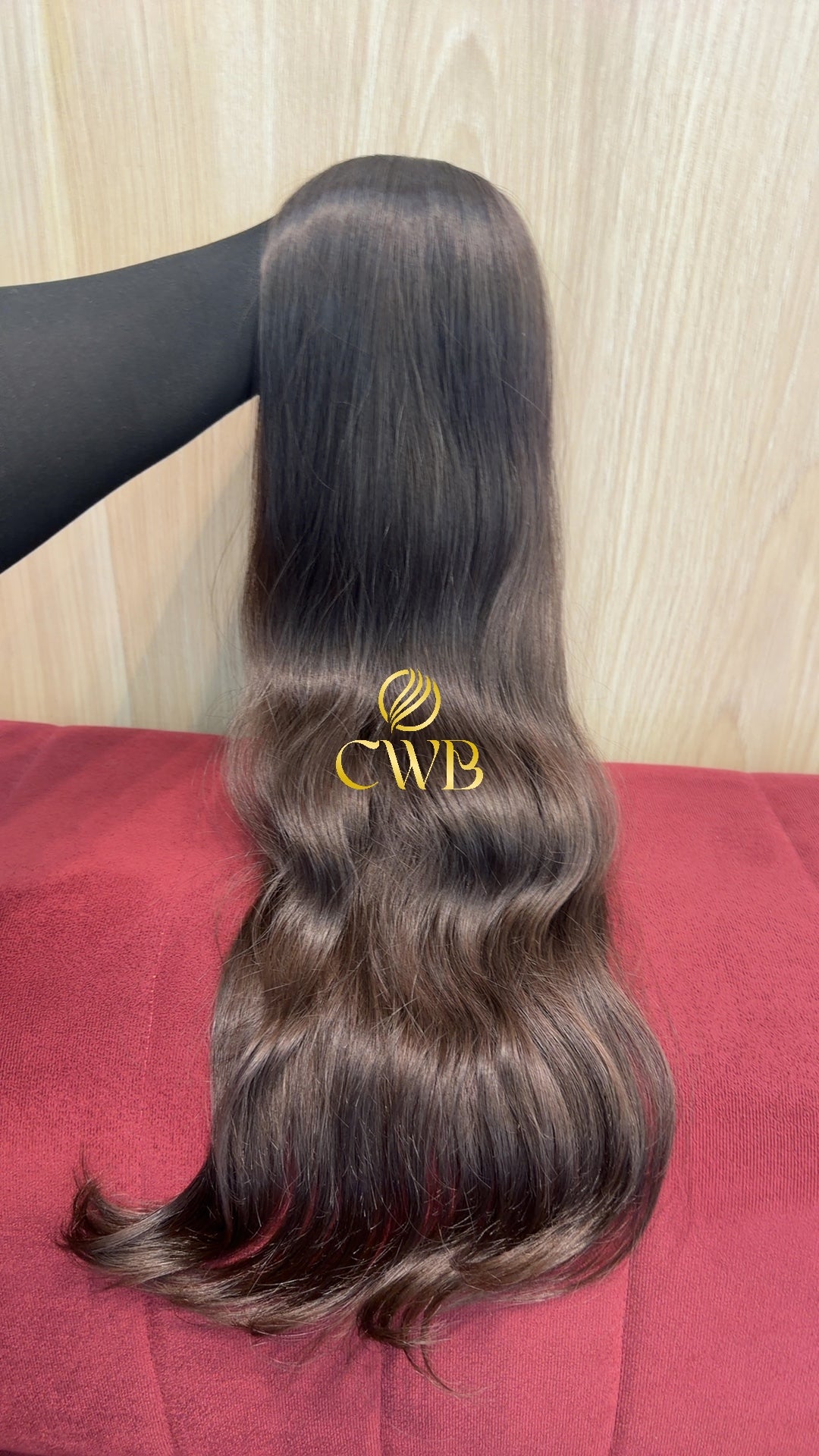 Cabelo humano natural castanho médio ondulado 65cm 132g — mega hair peça única CWB, vista de trás