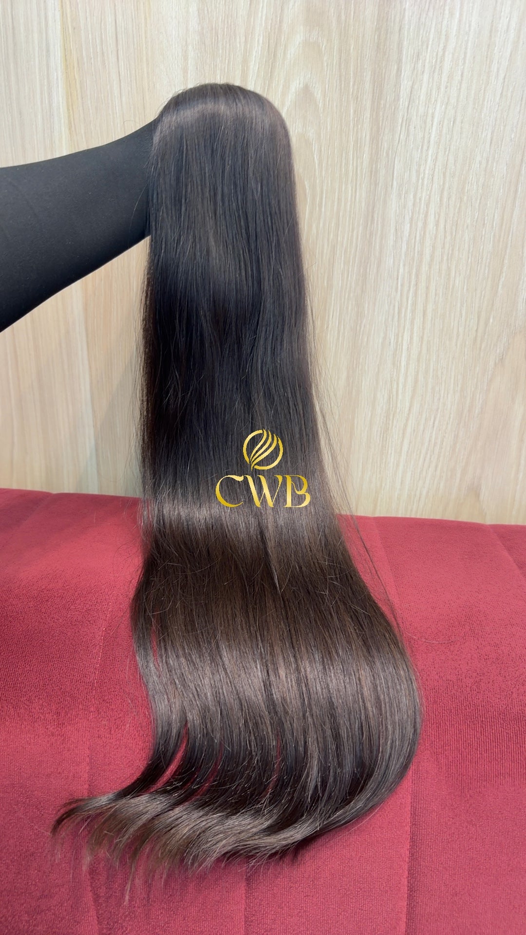 Cabelo humano natural castanho claro ondulado 68cm 125g — mega hair peça única CWB, vista de trás