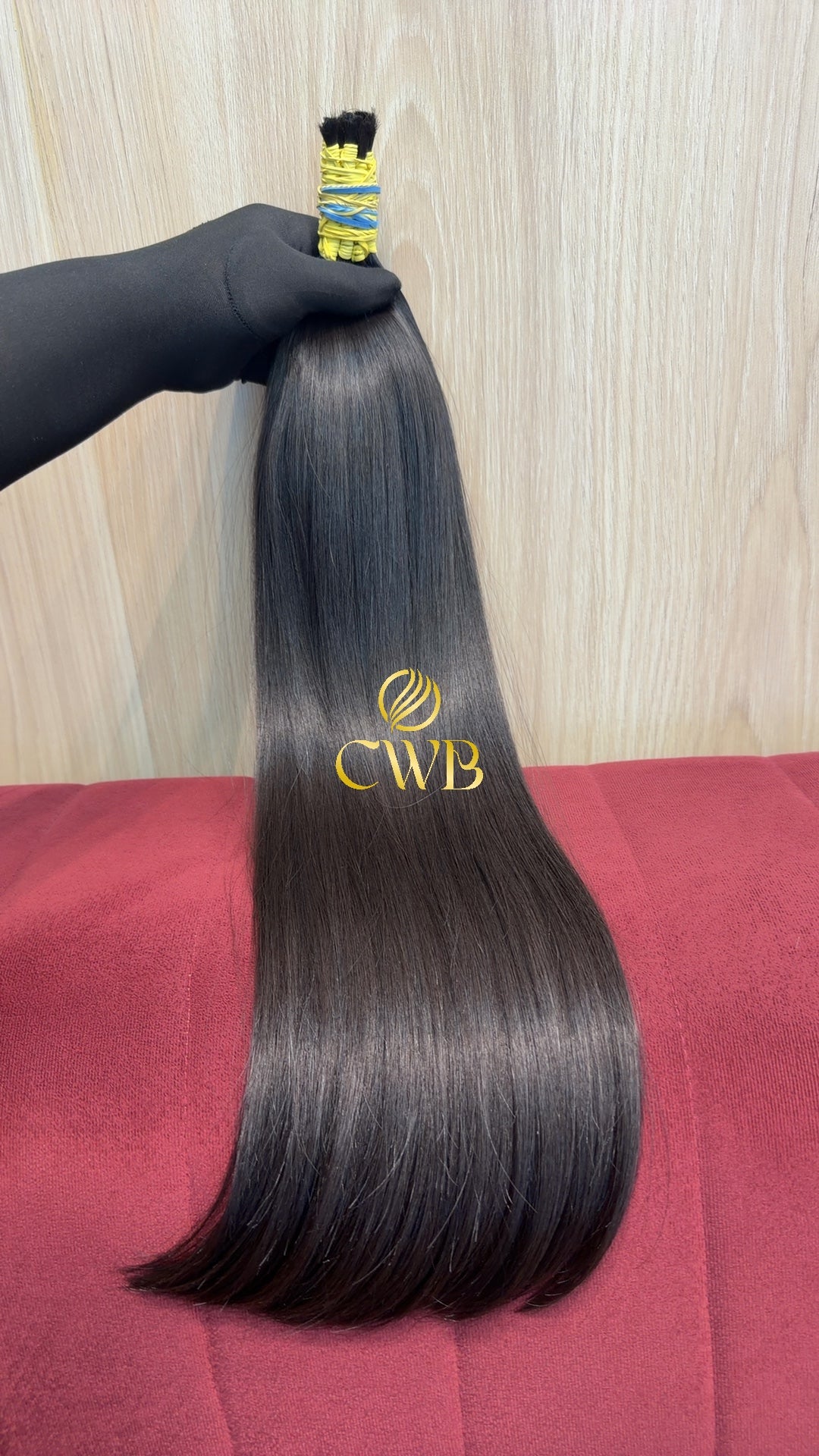 Cabelo castanho médio 60cm sendo medido — 126g brasileiro do Sul