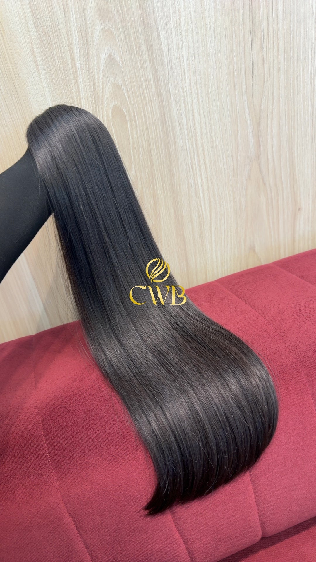 Detalhe do cabelo castanho médio liso 60cm — CWB Cabelos