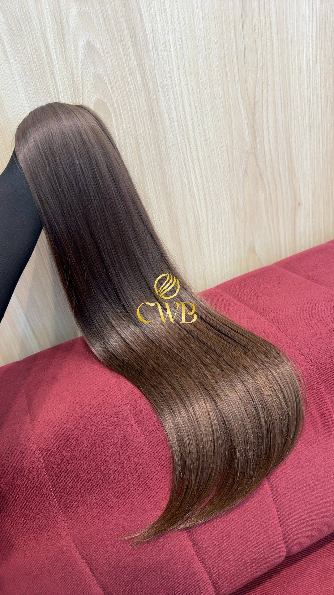 Detalhe do cabelo loiro escuro liso 65cm — CWB Cabelos