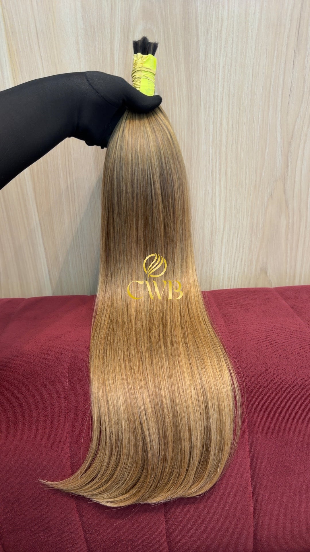 Cabelo loiro descolorido moreno iluminado 63cm sendo medido — 159g brasileiro do Sul