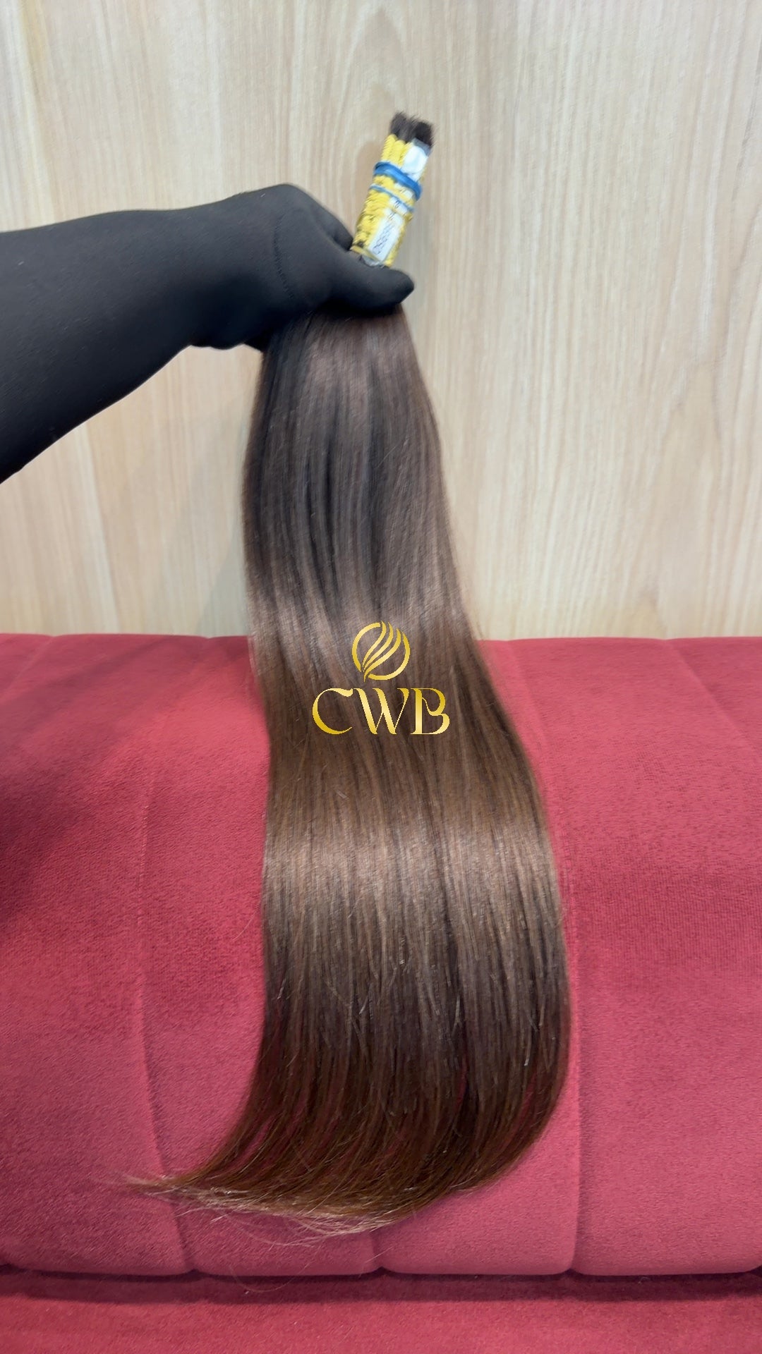 Cabelo castanho claro 63cm sendo medido — 96g brasileiro do Sul